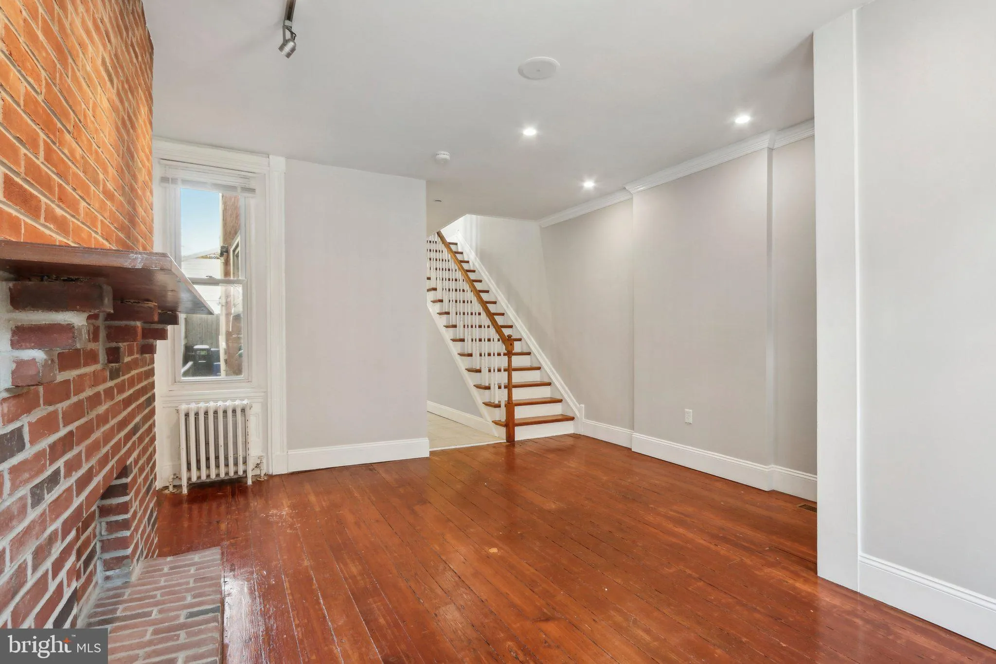 Philadelphia, Pennsylvania 19123, United States, 3 Bedrooms Bedrooms, ,4 BathroomsBathrooms,Residential,Pending,19722
