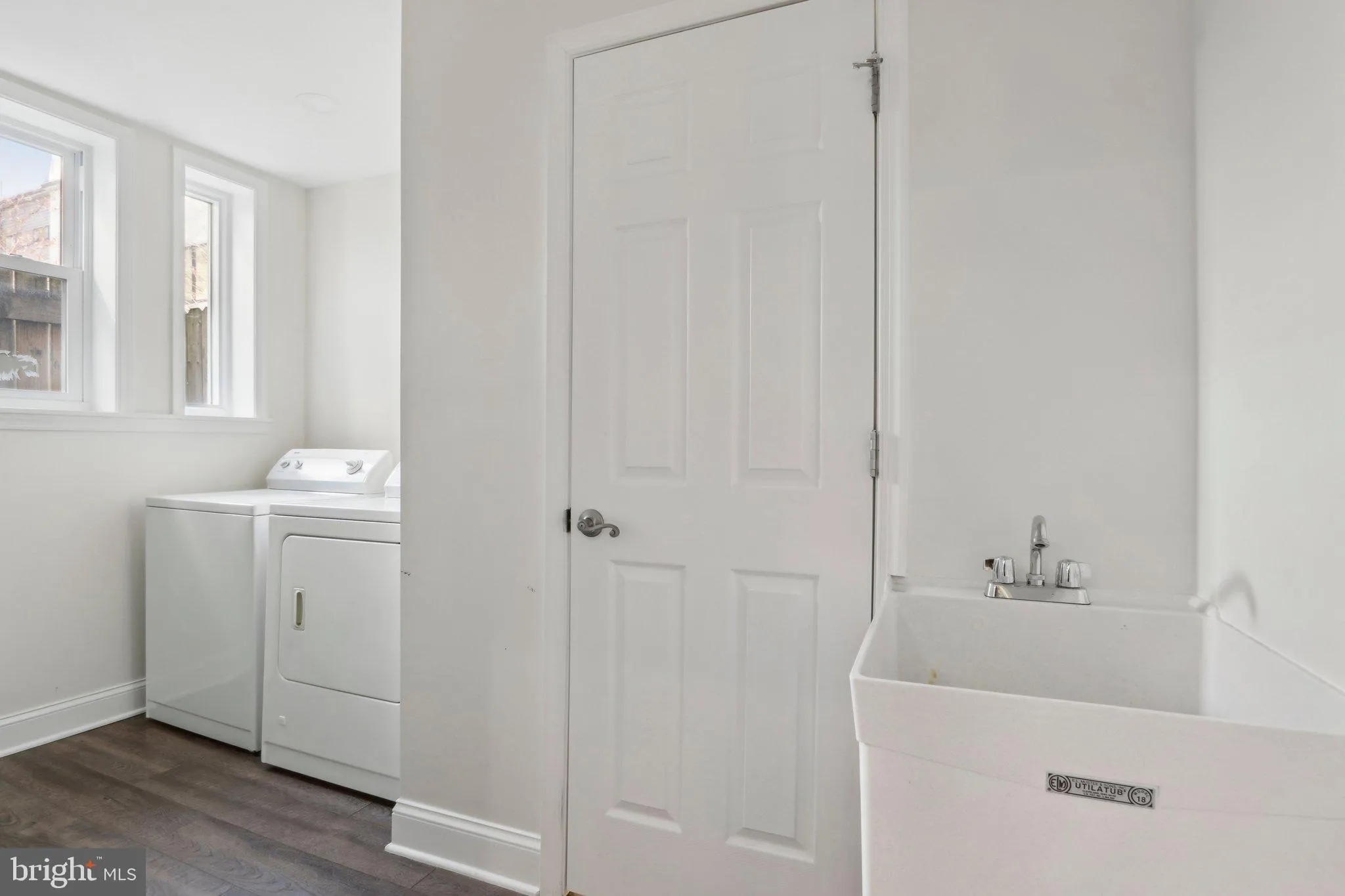 Philadelphia, Pennsylvania 19123, United States, 3 Bedrooms Bedrooms, ,4 BathroomsBathrooms,Residential,Pending,19722