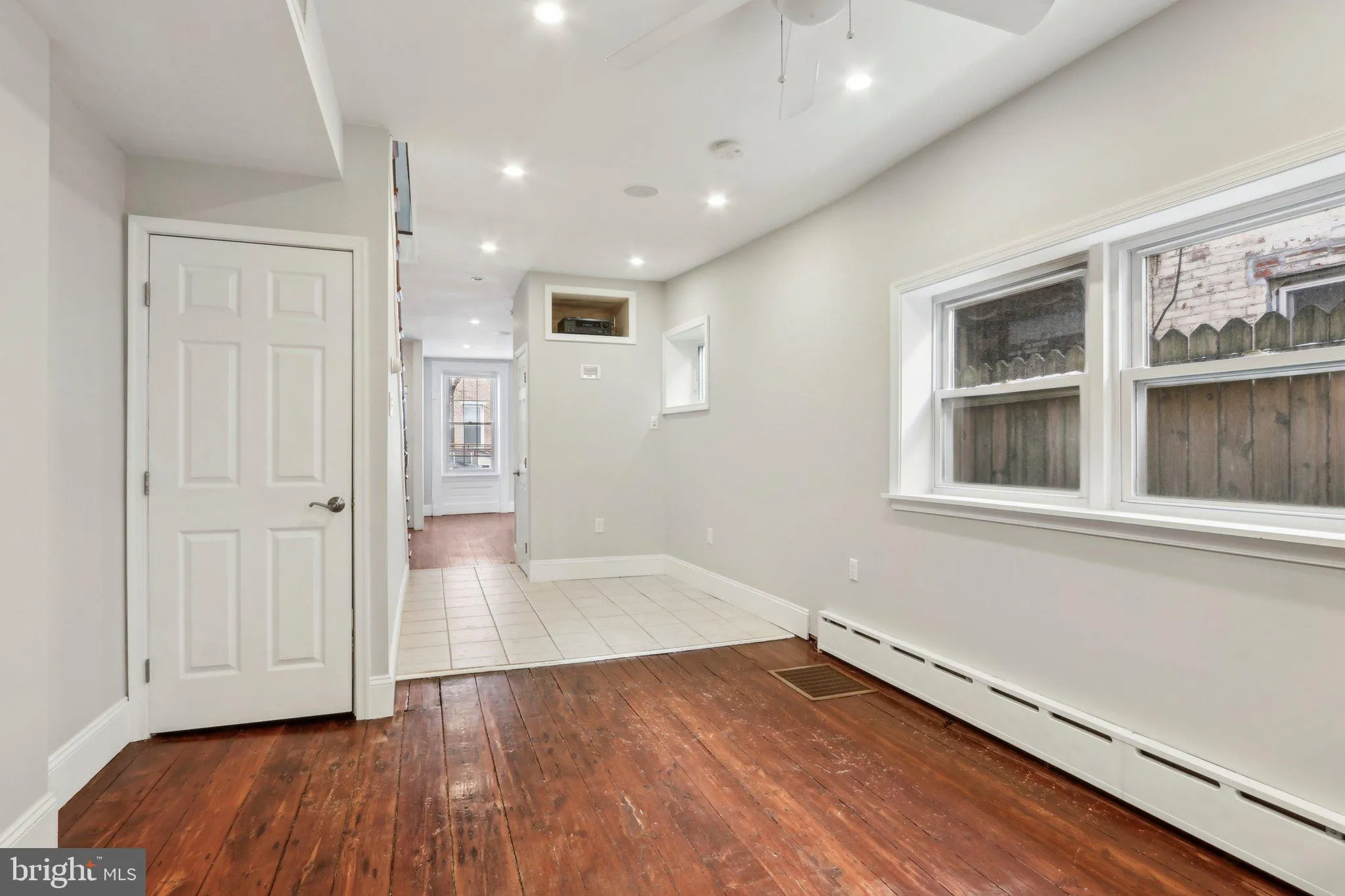 Philadelphia, Pennsylvania 19123, United States, 3 Bedrooms Bedrooms, ,4 BathroomsBathrooms,Residential,Pending,19722