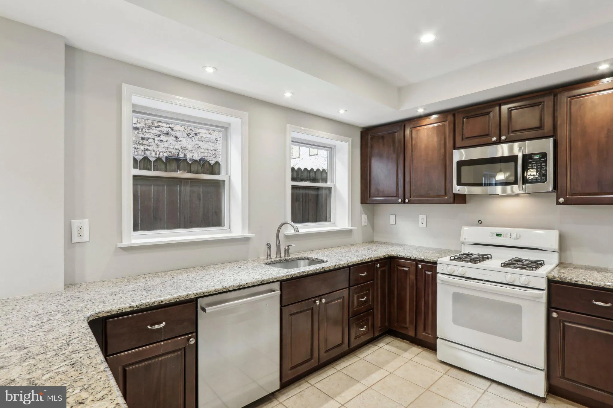 Philadelphia, Pennsylvania 19123, United States, 3 Bedrooms Bedrooms, ,4 BathroomsBathrooms,Residential,Pending,19722