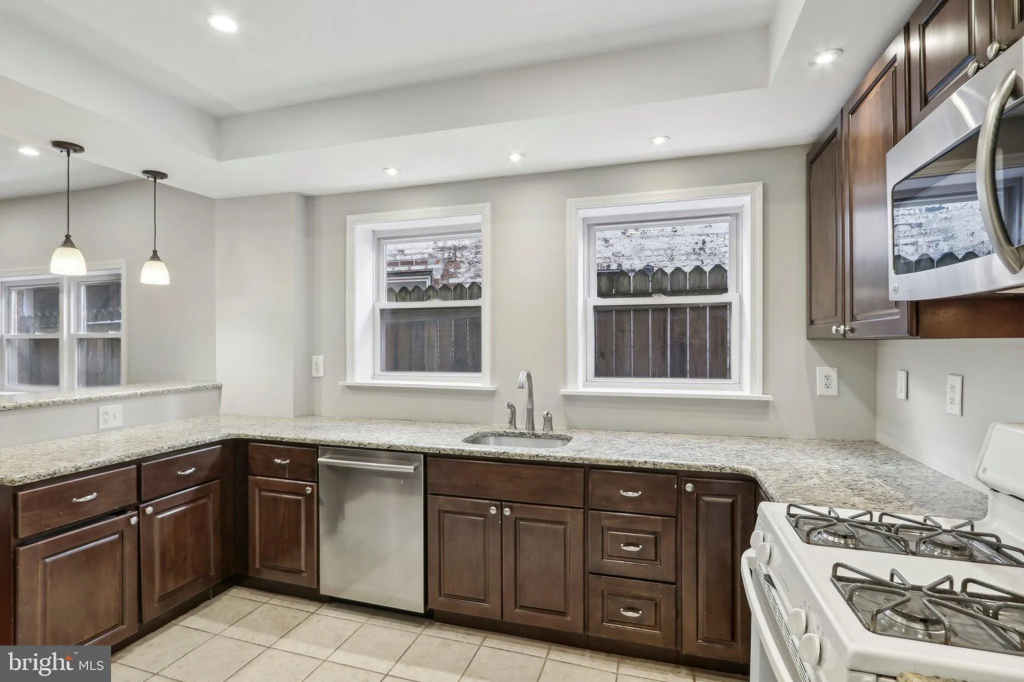 Philadelphia, Pennsylvania 19123, United States, 3 Bedrooms Bedrooms, ,4 BathroomsBathrooms,Residential,Pending,19722