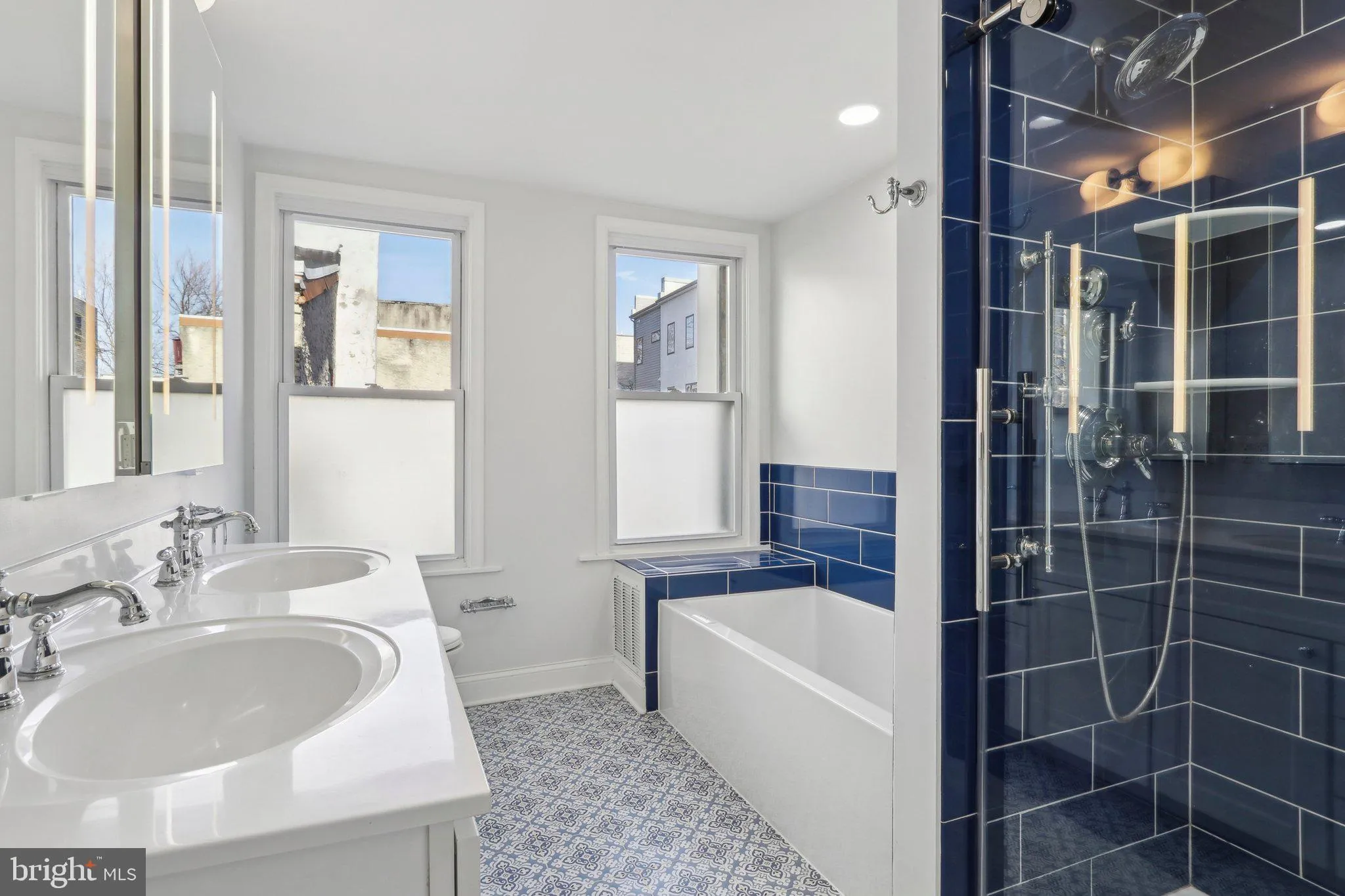 Philadelphia, Pennsylvania 19123, United States, 3 Bedrooms Bedrooms, ,4 BathroomsBathrooms,Residential,Pending,19722