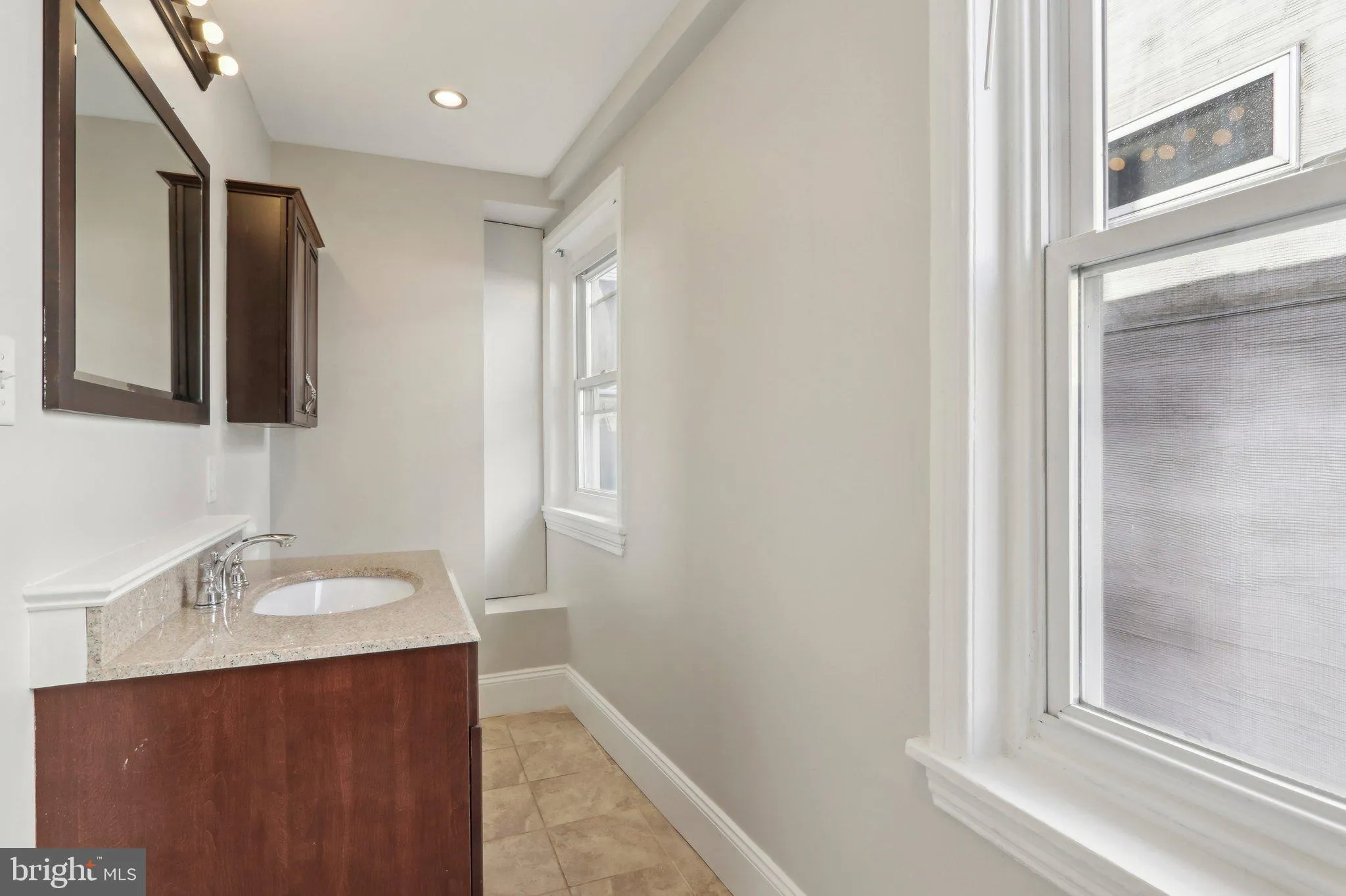 Philadelphia, Pennsylvania 19123, United States, 3 Bedrooms Bedrooms, ,4 BathroomsBathrooms,Residential,Pending,19722