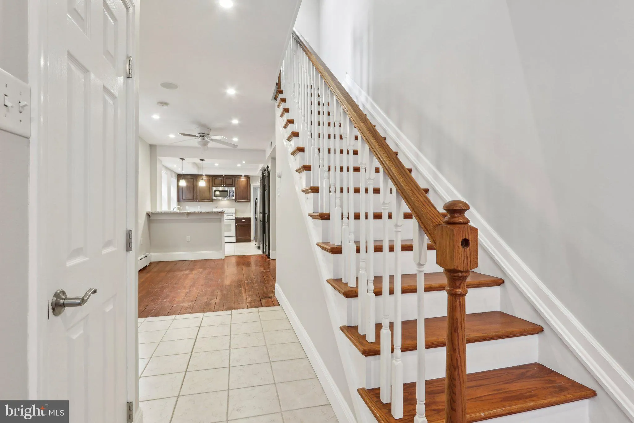 Philadelphia, Pennsylvania 19123, United States, 3 Bedrooms Bedrooms, ,4 BathroomsBathrooms,Residential,Pending,19722