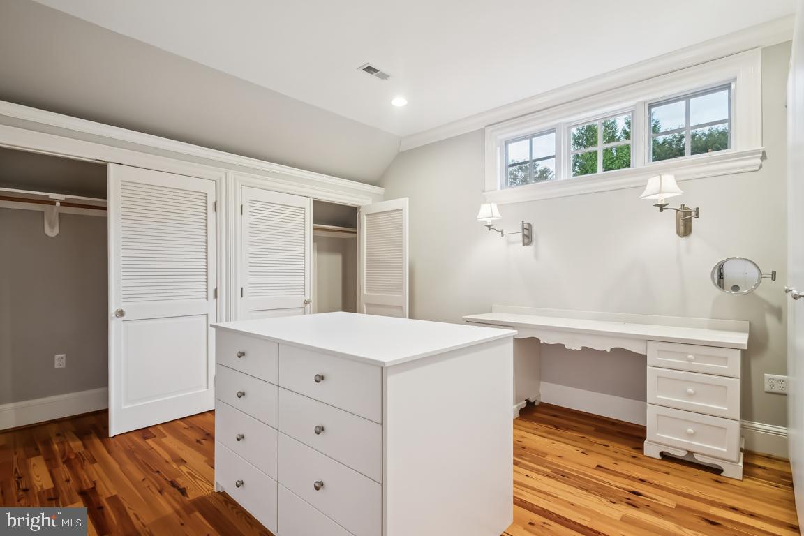 GREEN SPRING VALLEY - Residential