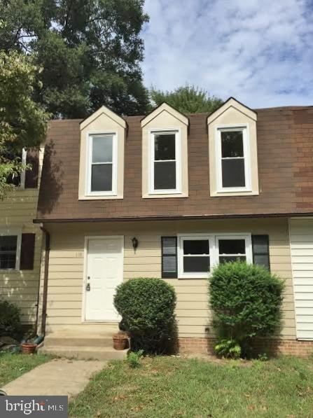 Experience comfort just minutes away from downtown Fredericksburg and Central Park in this inviting townhome. This residence features carpet on the main level, an updated kitchen with granite countertops, and serene wooded views from a cozy rear deck. Both bedrooms are generously sized, offering ample space for relaxation.
Conveniences include a washer and dryer hookup on the main level for easy living. Pets are considered on a case-by-case basis with a non-refundable pet fee.