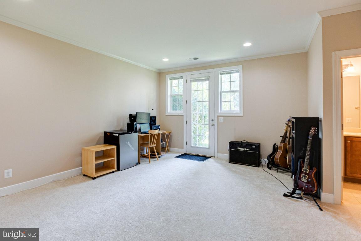 HUNTINGTON MEWS - Residential