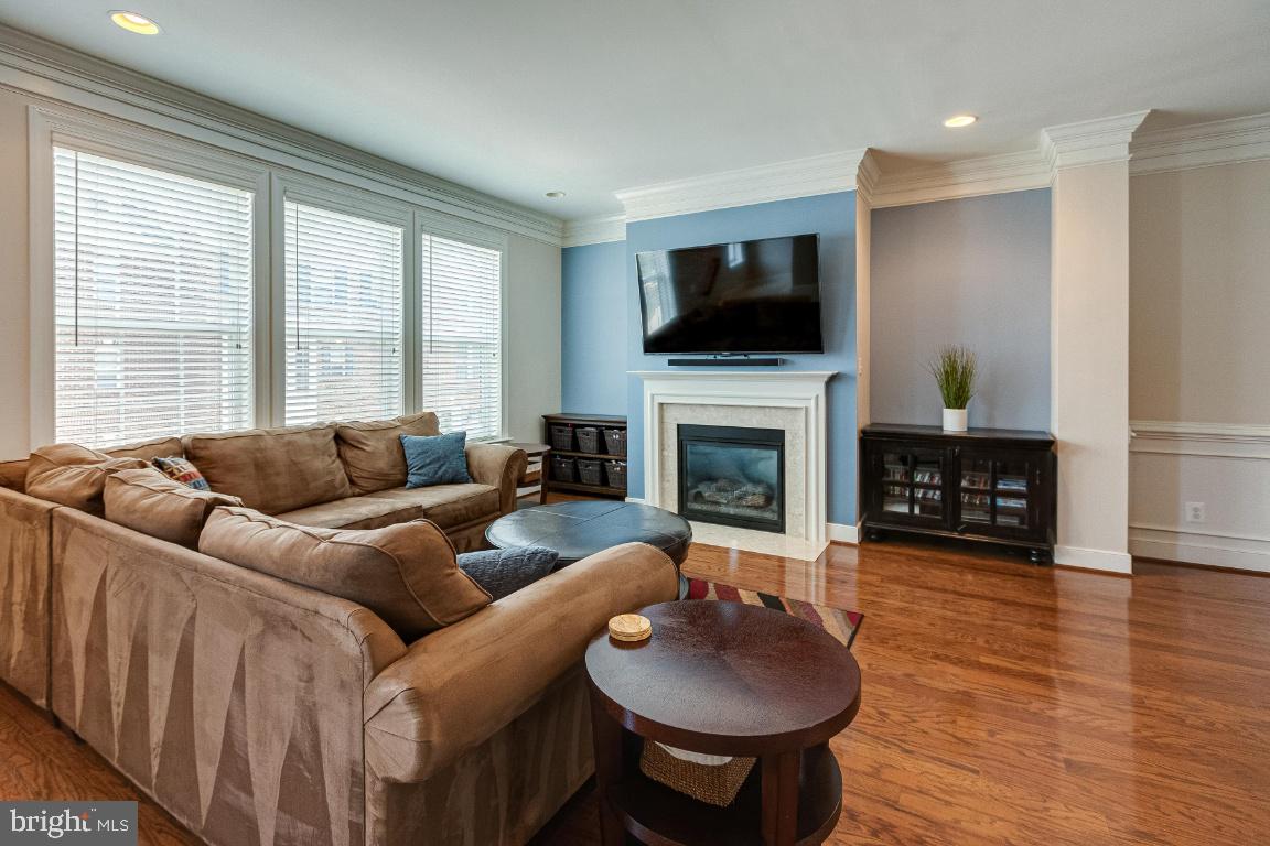 HUNTINGTON MEWS - Residential