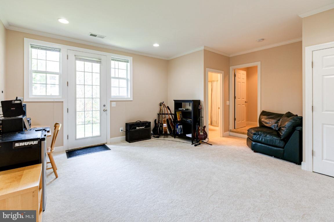 HUNTINGTON MEWS - Residential