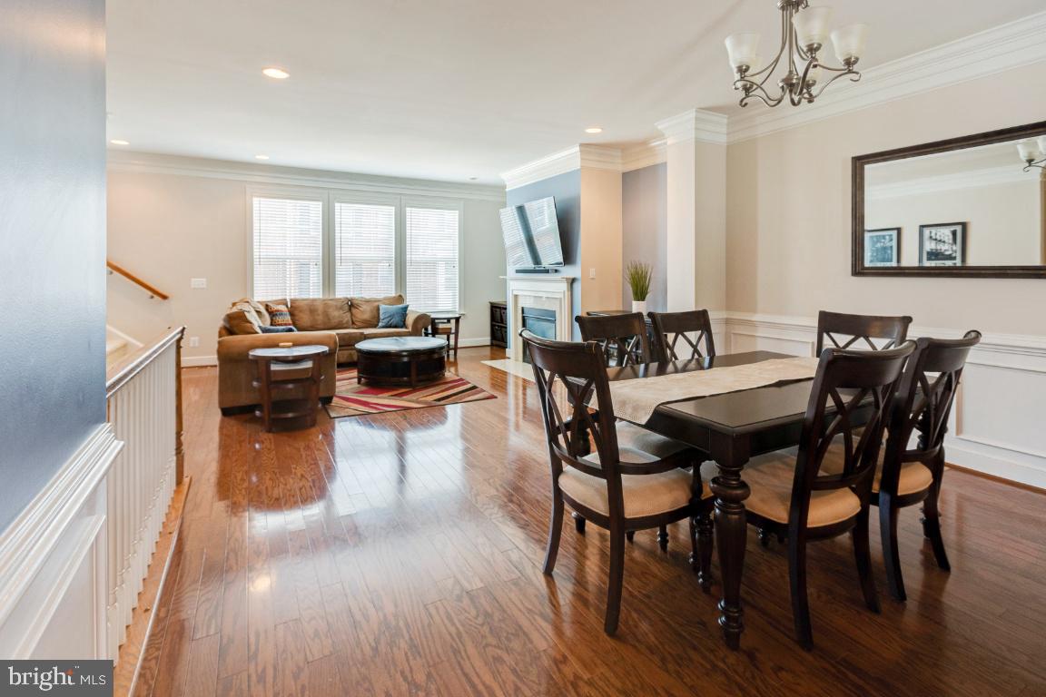 HUNTINGTON MEWS - Residential