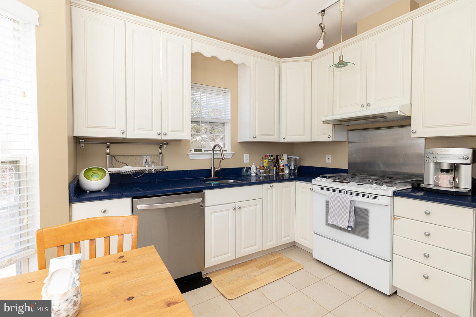 RANDOM HILLS - Residential