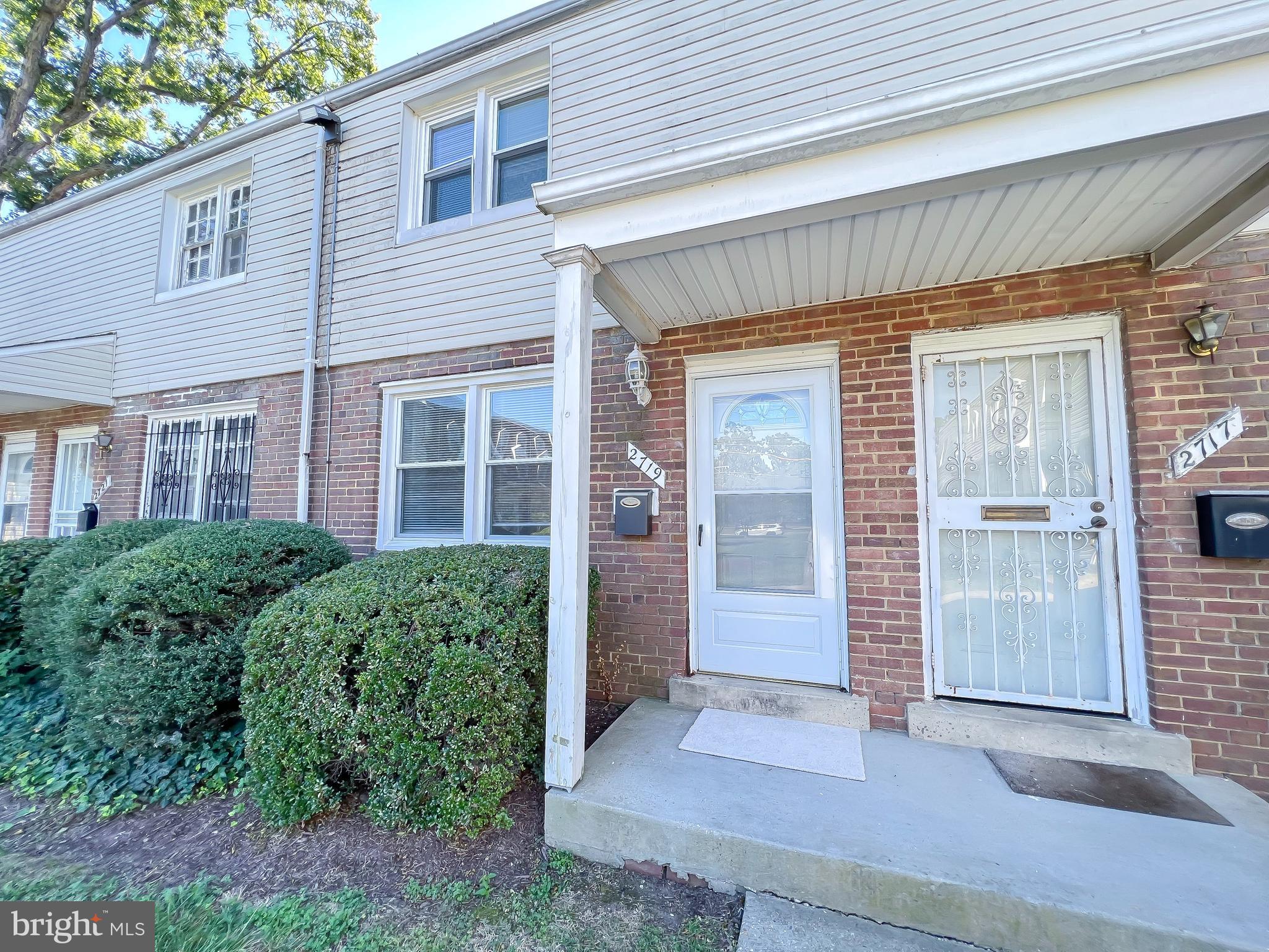 IVERSON SQUARE CONDOMINIUM - Residential