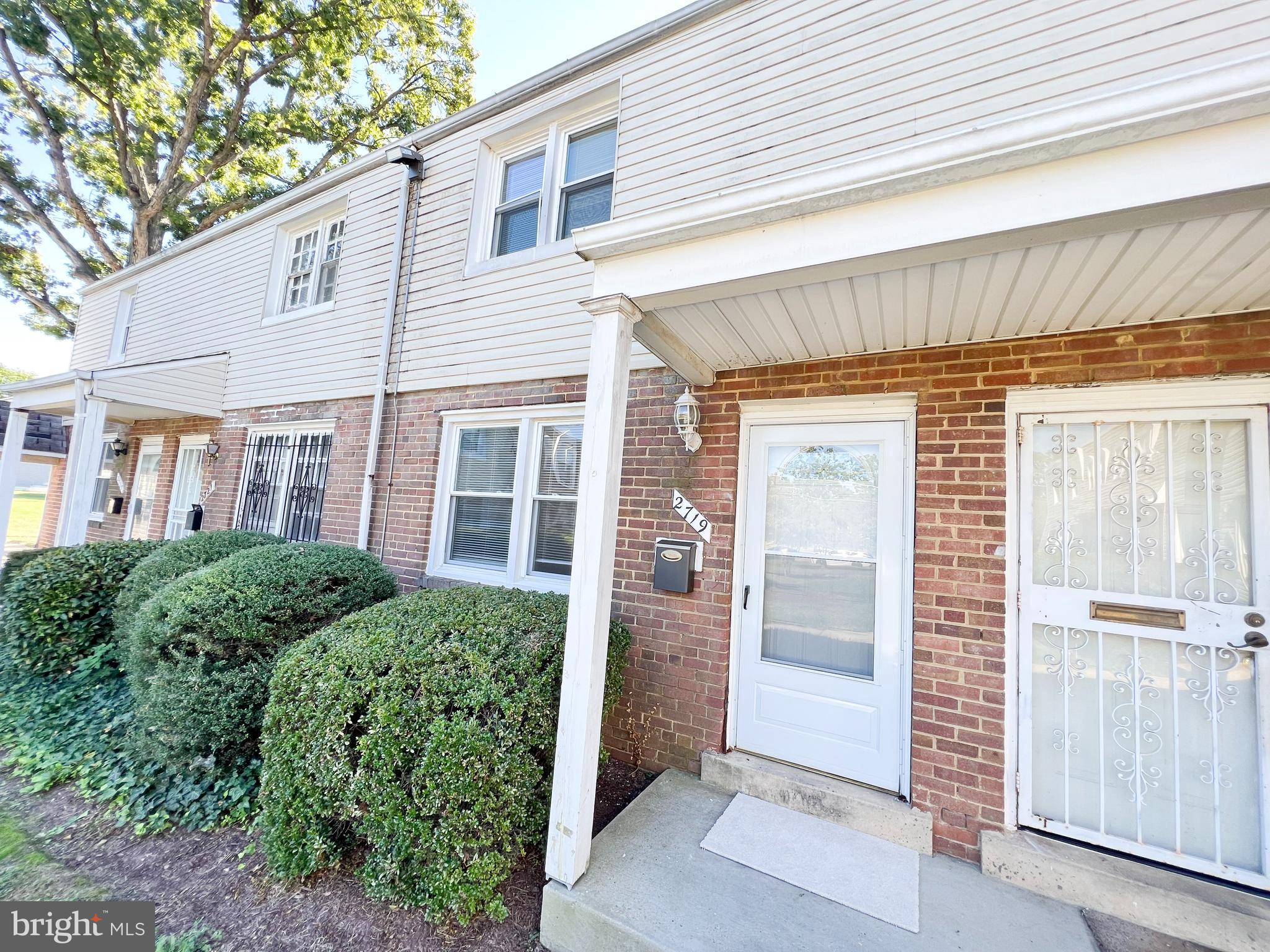 IVERSON SQUARE CONDOMINIUM - Residential