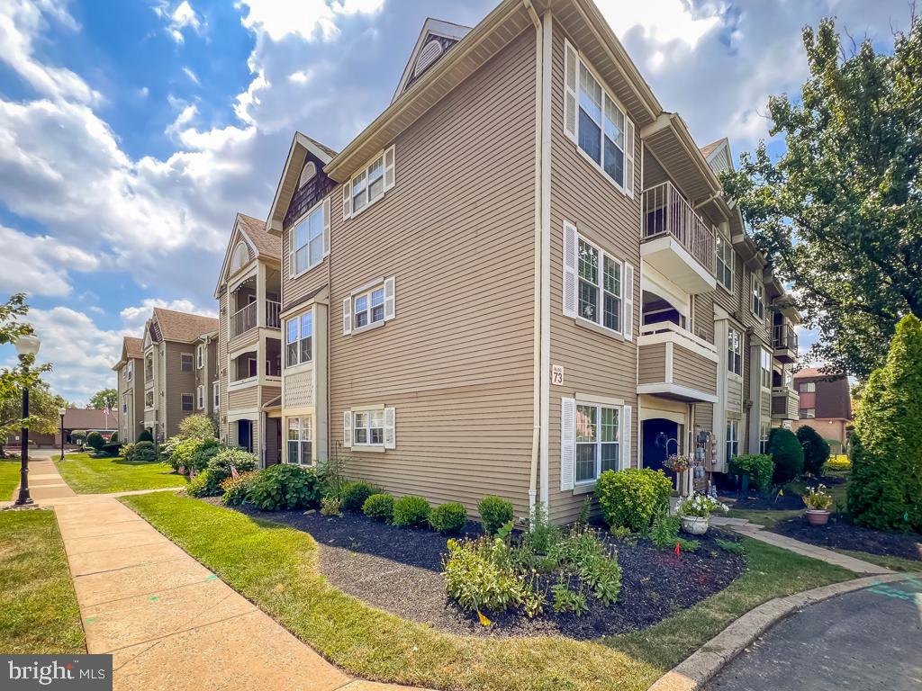 73102 DELAIRE LANDING ROAD 102
