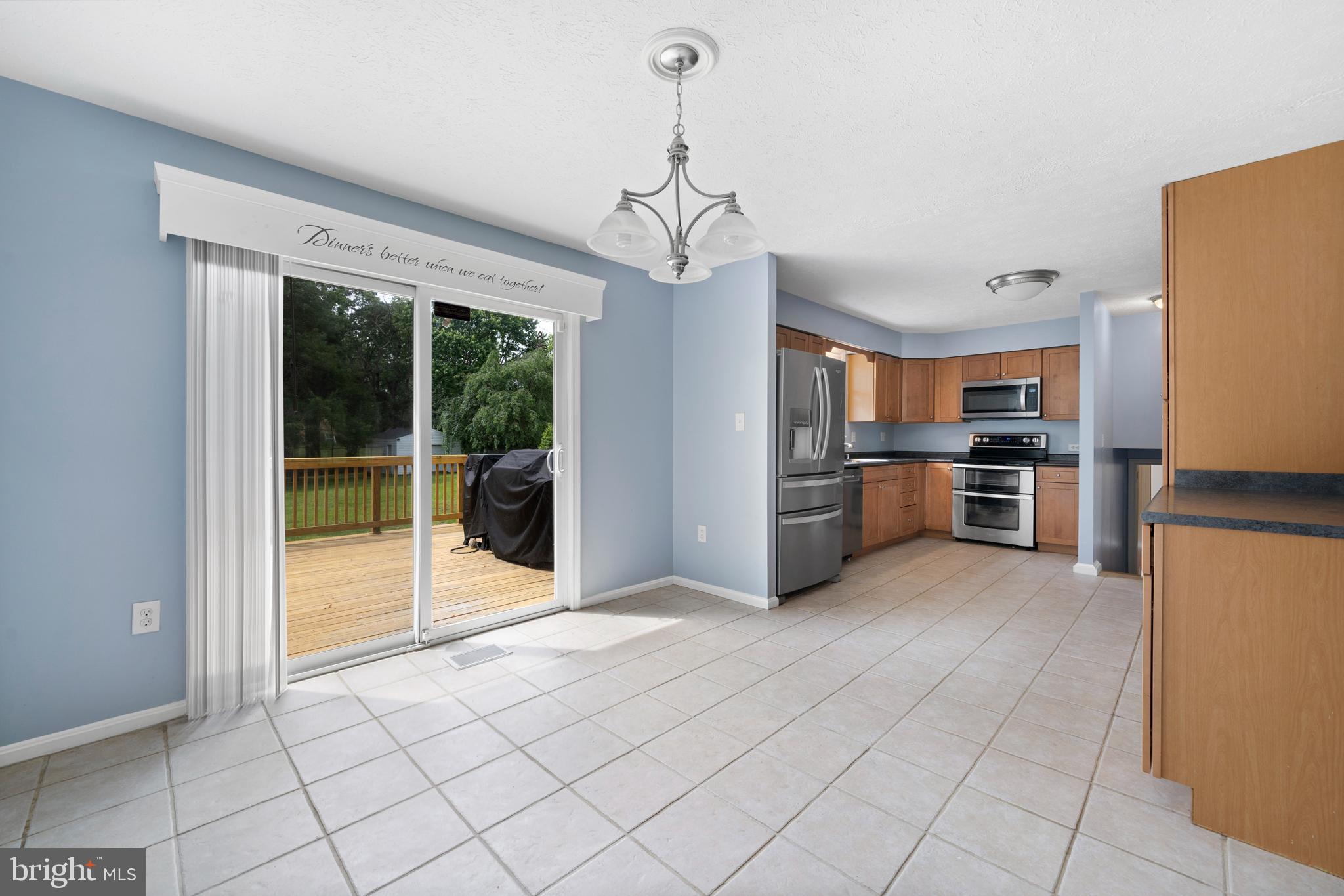 AVON CREST - Residential