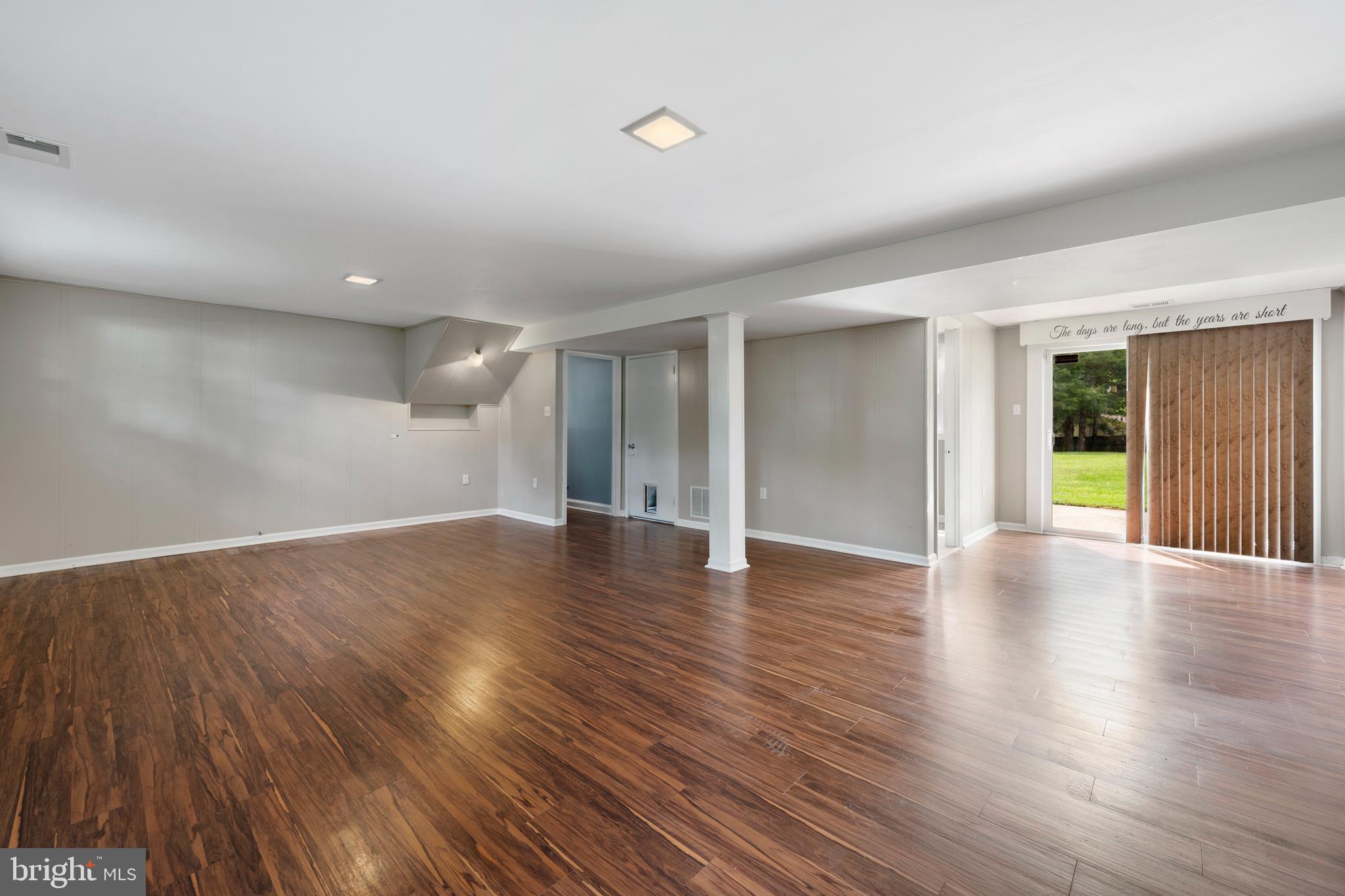 AVON CREST - Residential