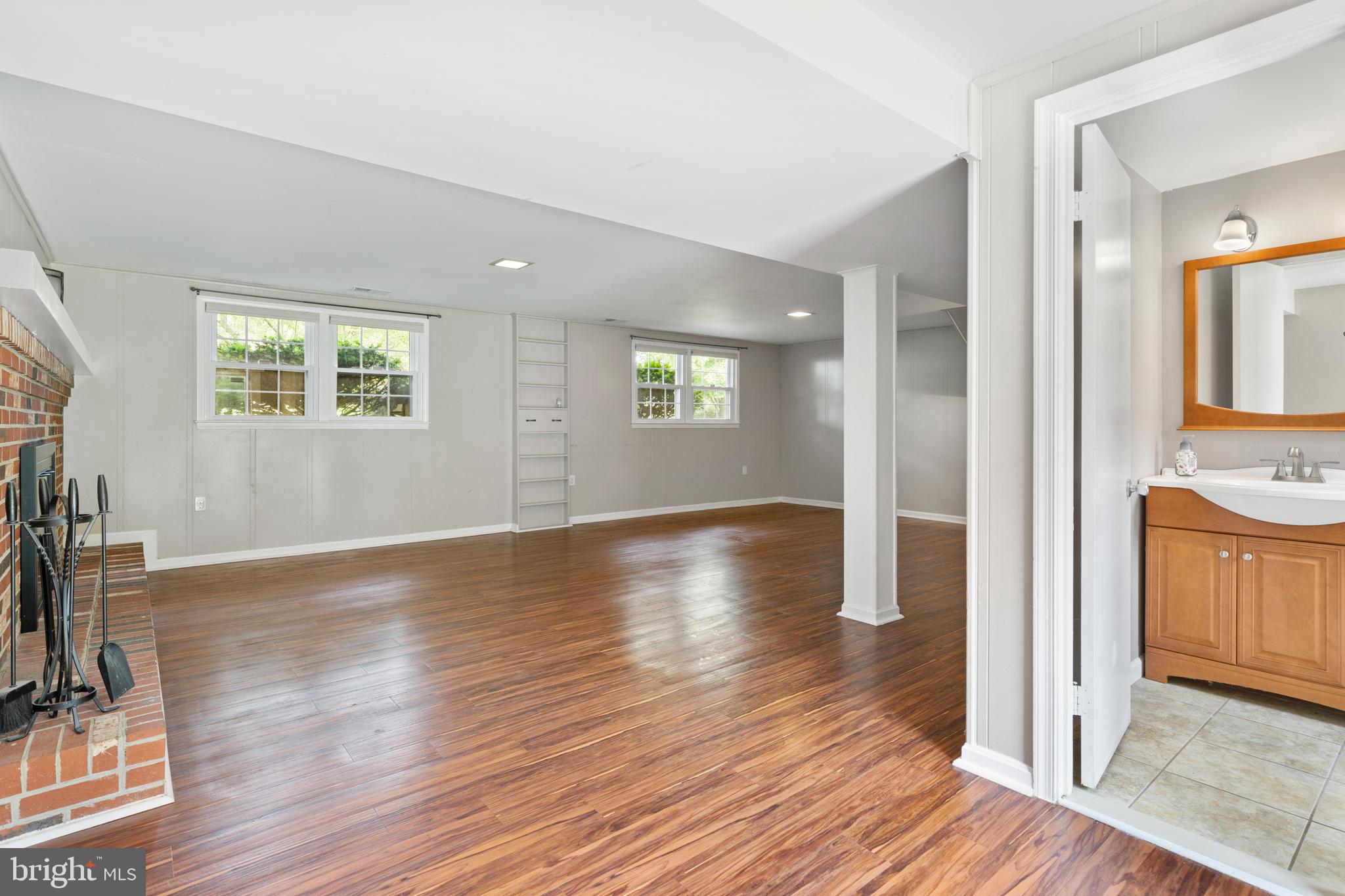 AVON CREST - Residential