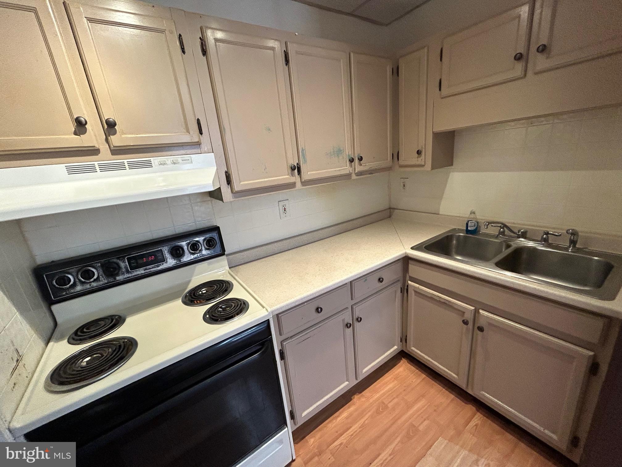 RESIDENTIAL - Residential Lease