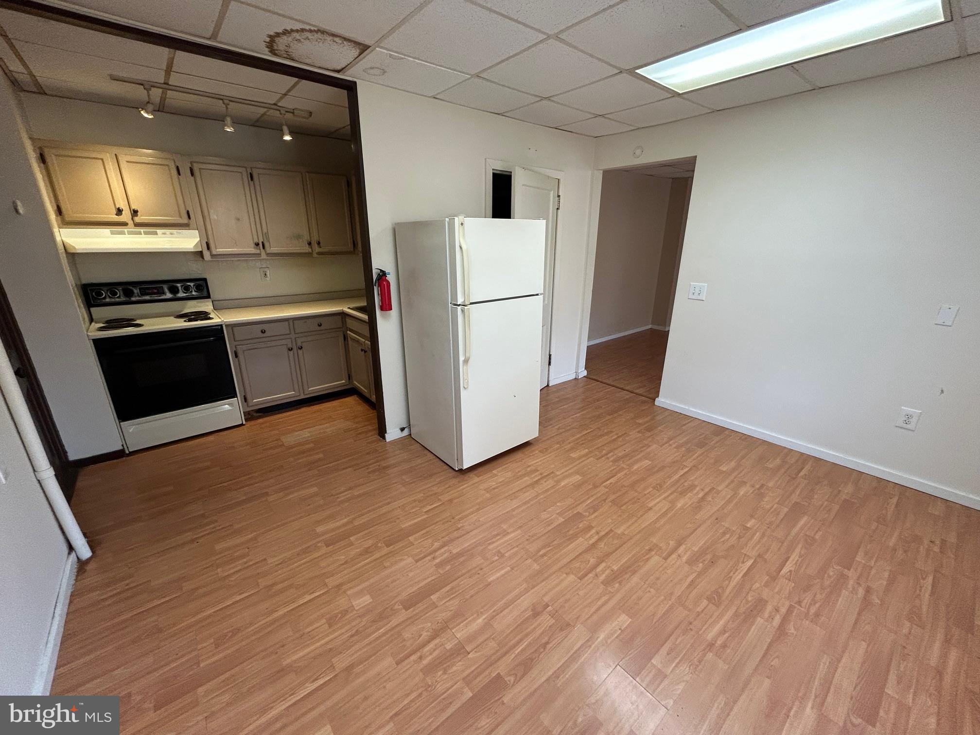 RESIDENTIAL - Residential Lease