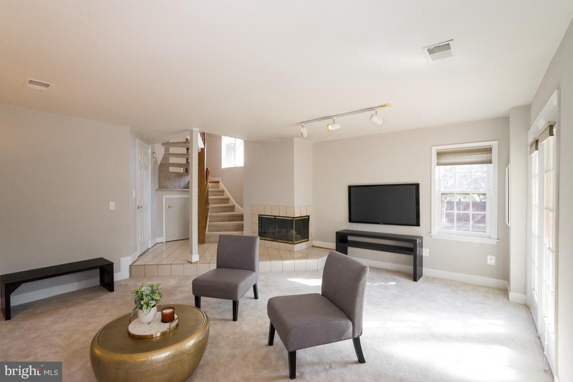 MERRY OAKS - Residential