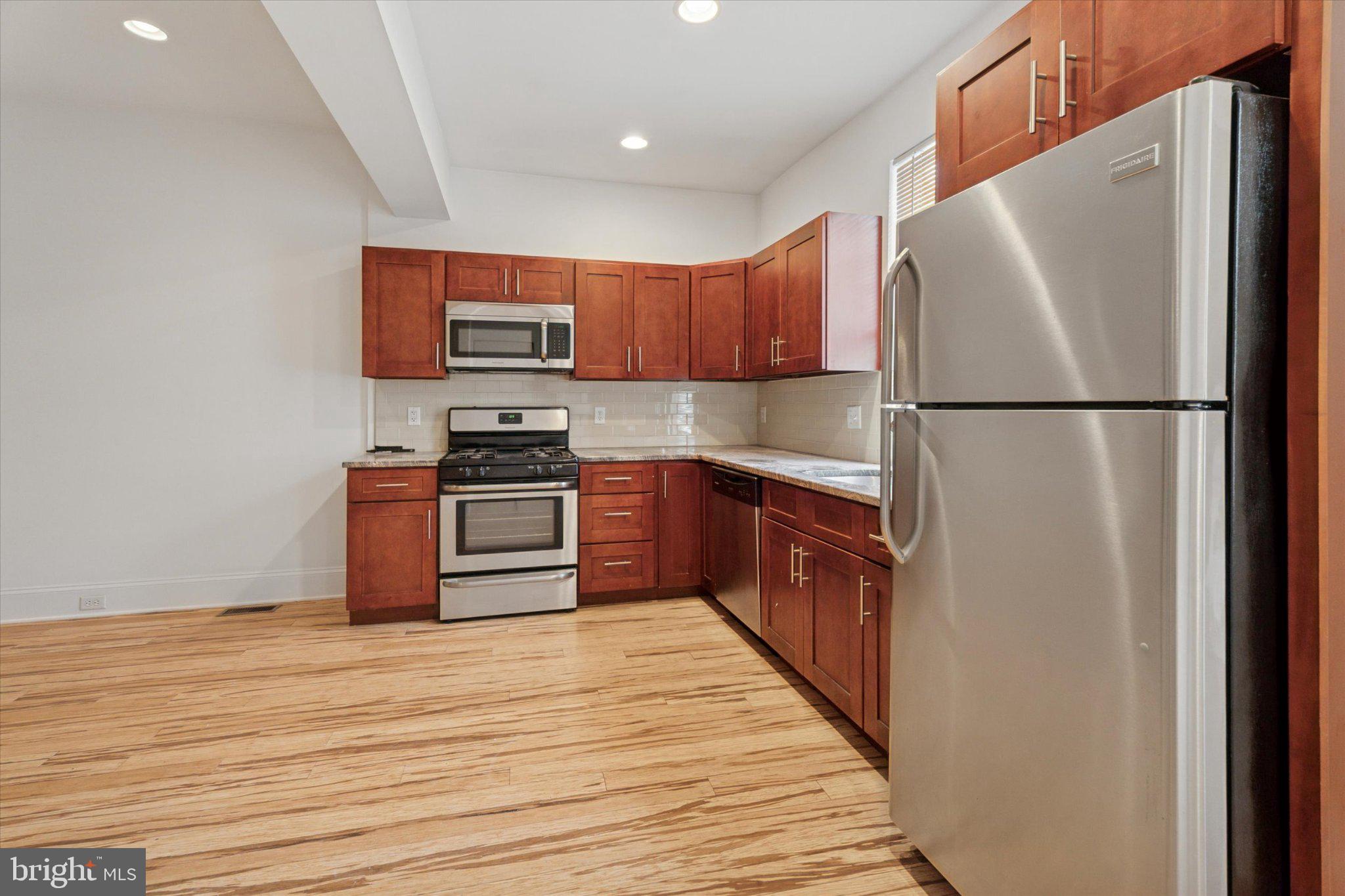 448 ROXBOROUGH AVENUE 1