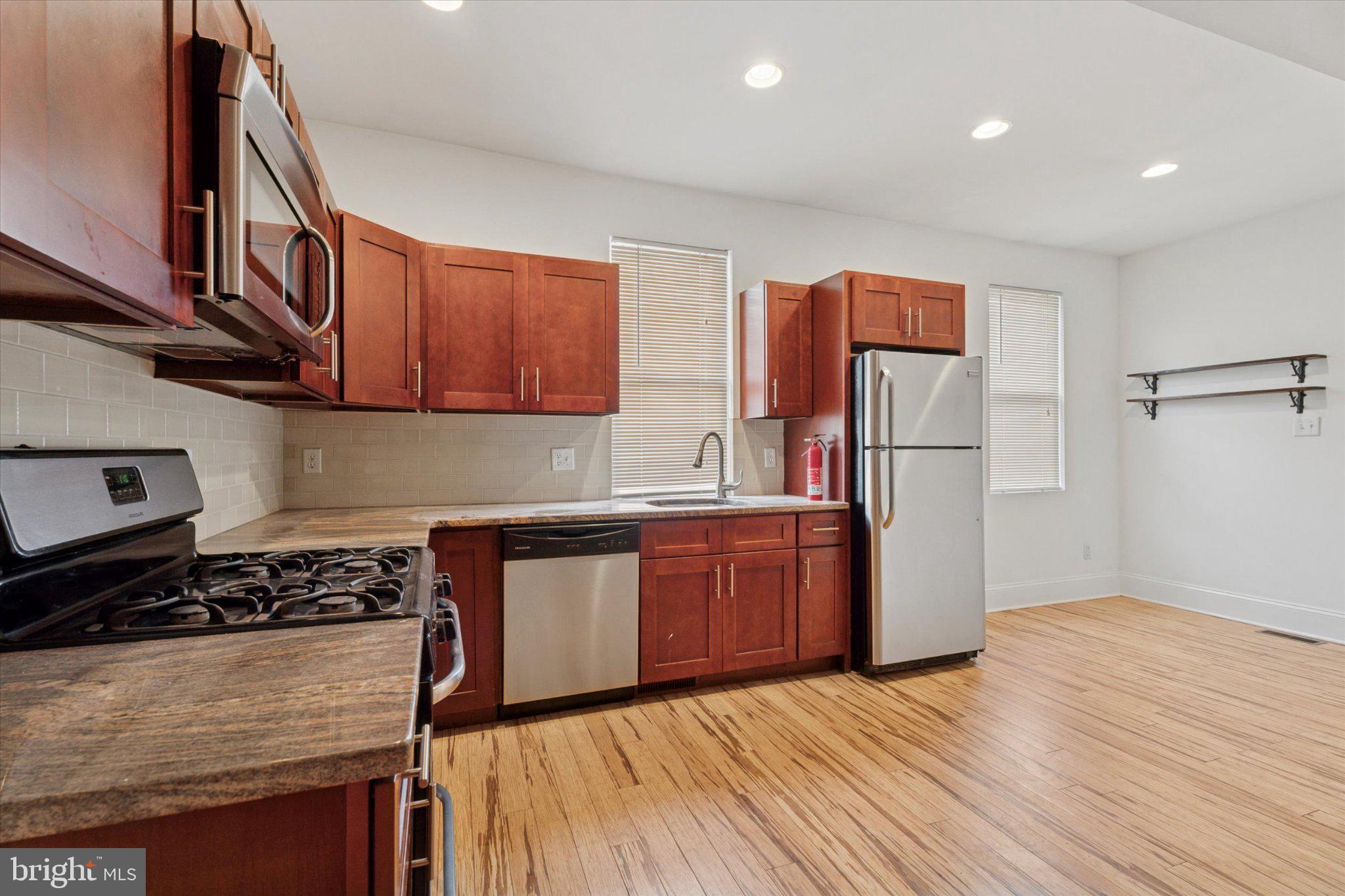 448 ROXBOROUGH AVENUE 1