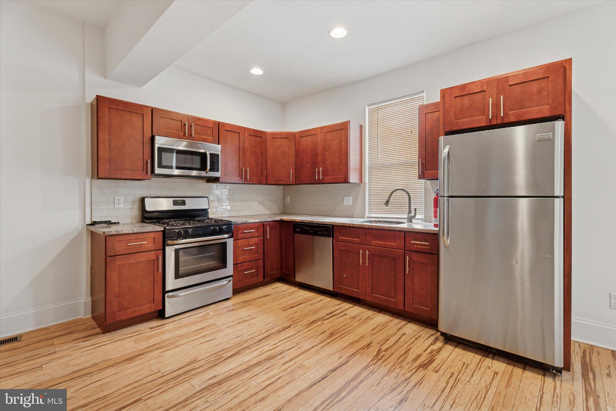 448 ROXBOROUGH AVENUE 1
