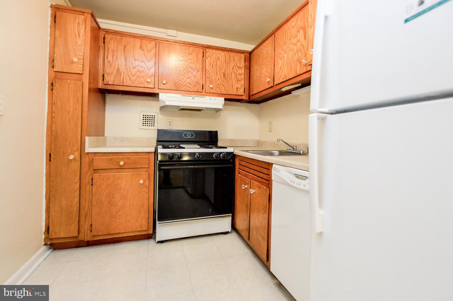 THAYER TOWERS - Residential Lease