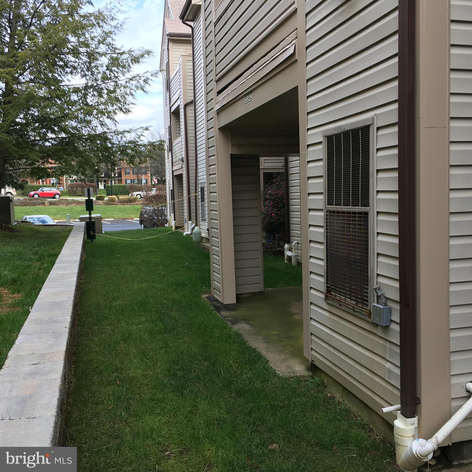 VICTORIA CROSSINGS AT MANCHESTER LAKES - Residential Lease