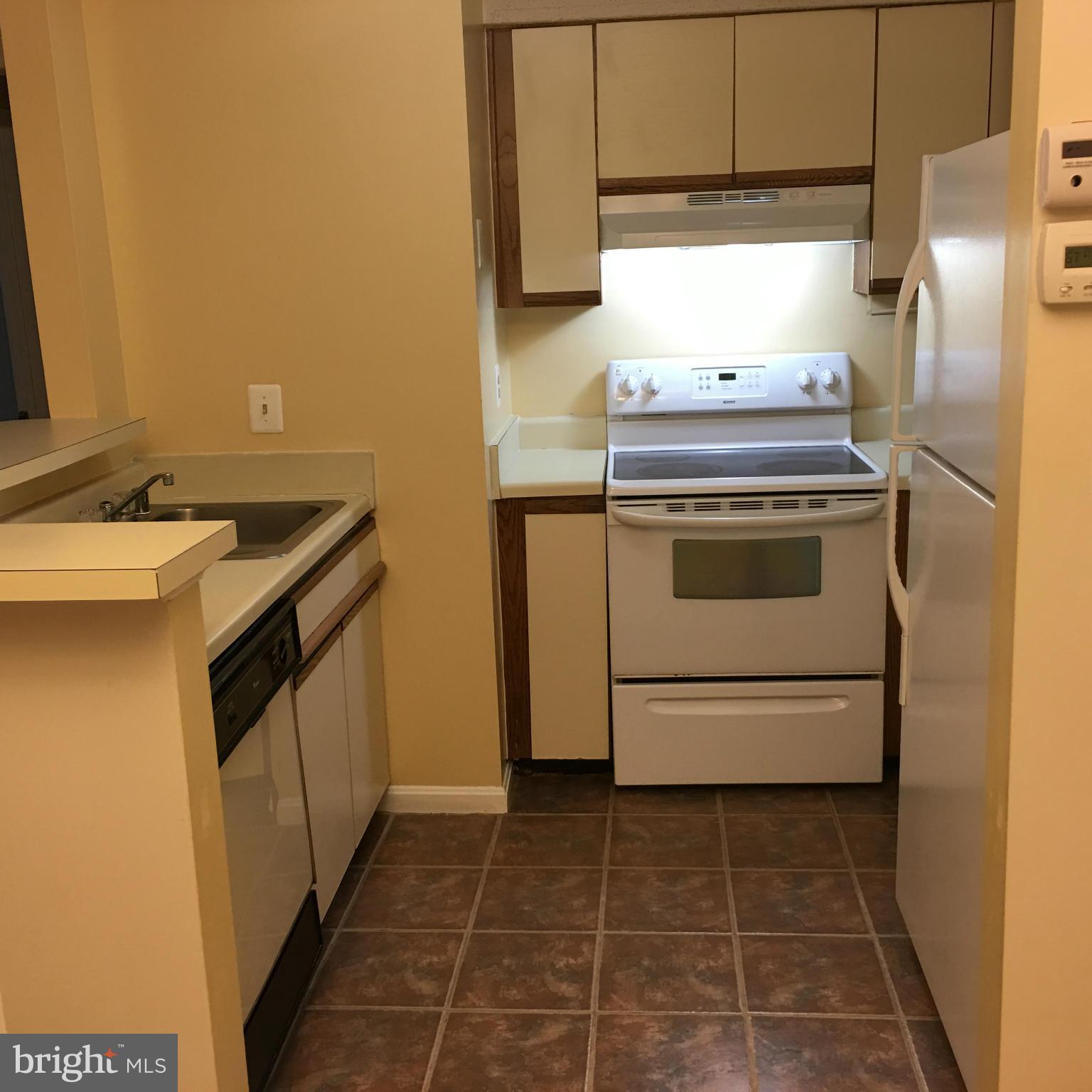 VICTORIA CROSSINGS AT MANCHESTER LAKES - Residential Lease