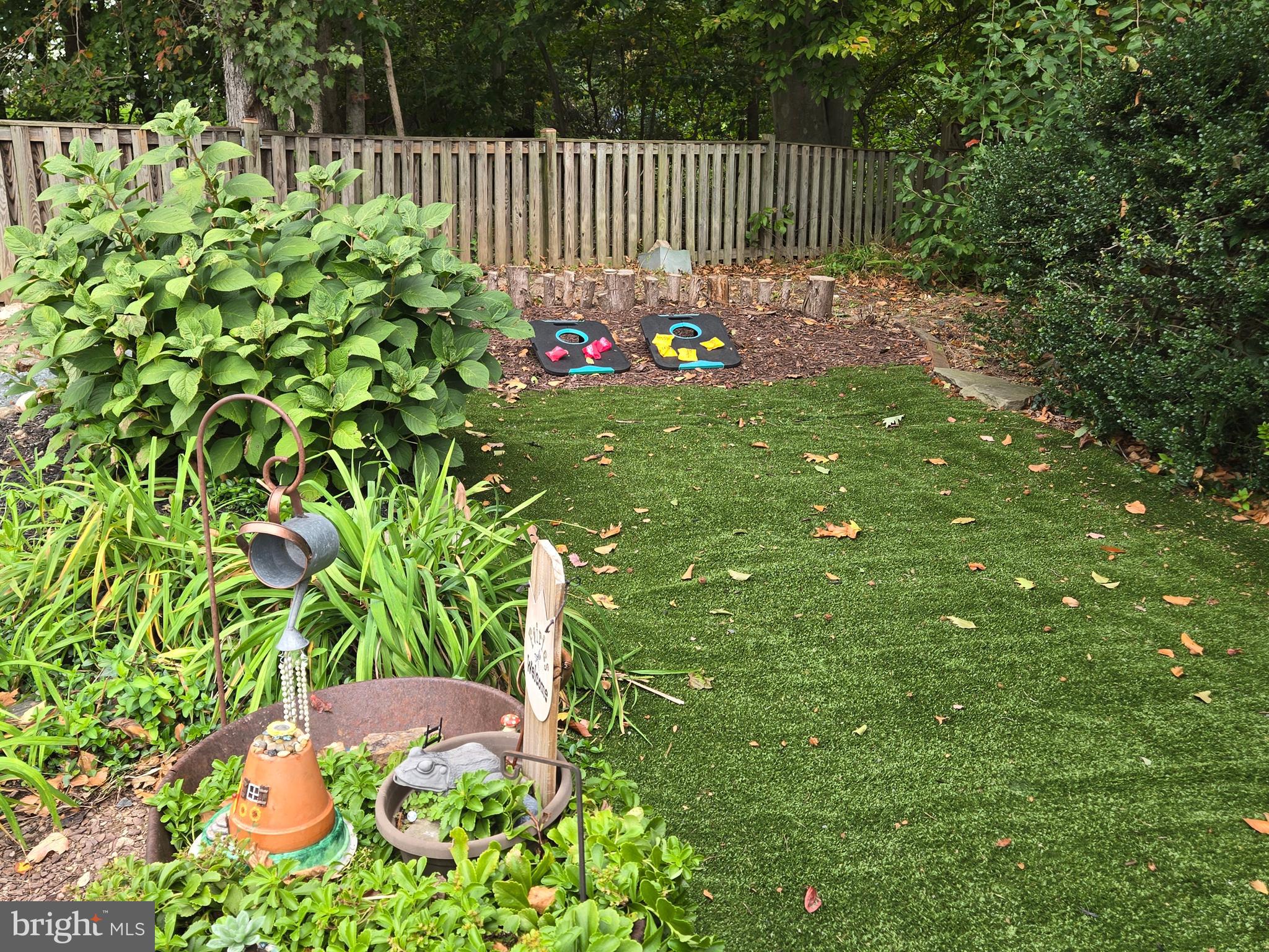 CONSTANT FRIENDSHIP - Residential