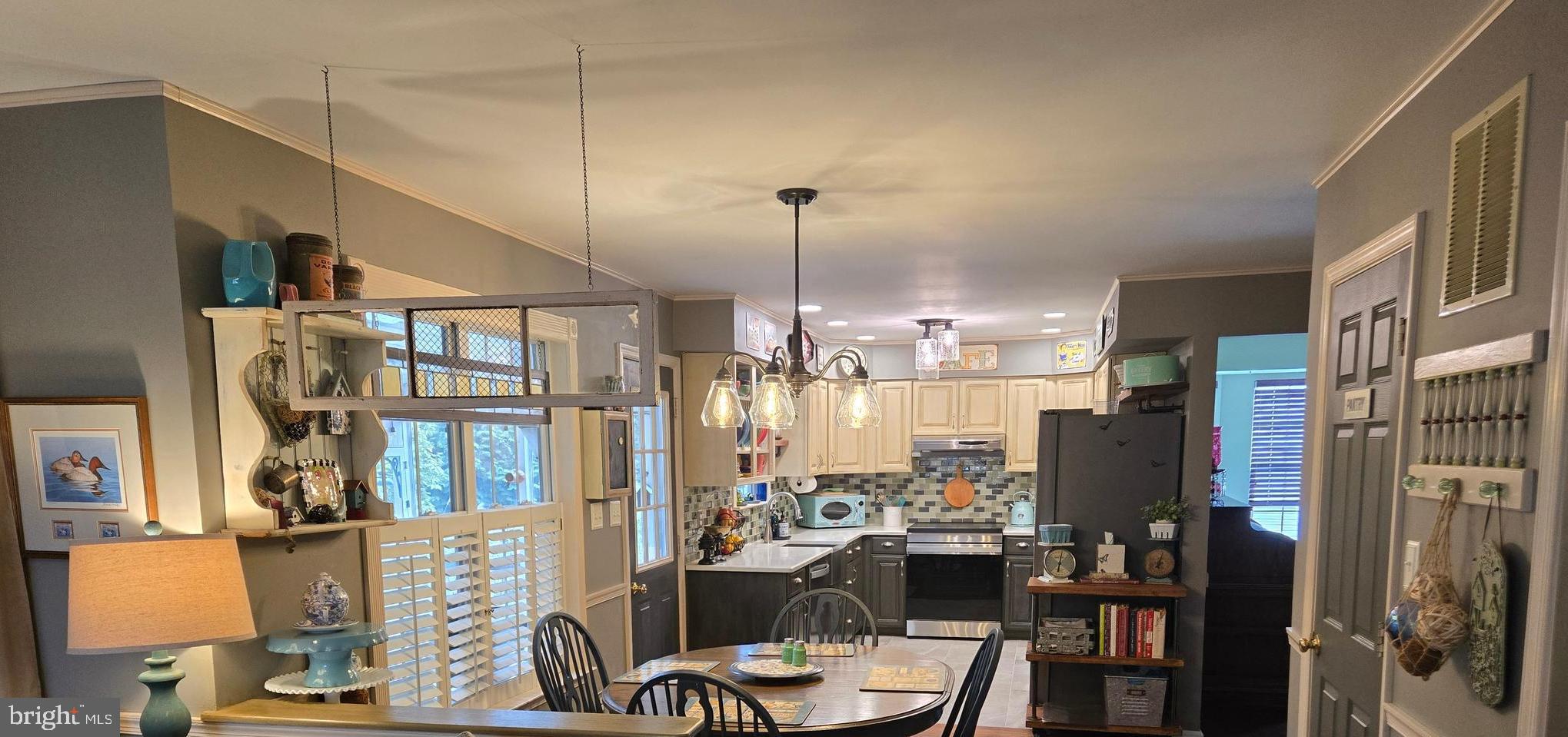 CONSTANT FRIENDSHIP - Residential