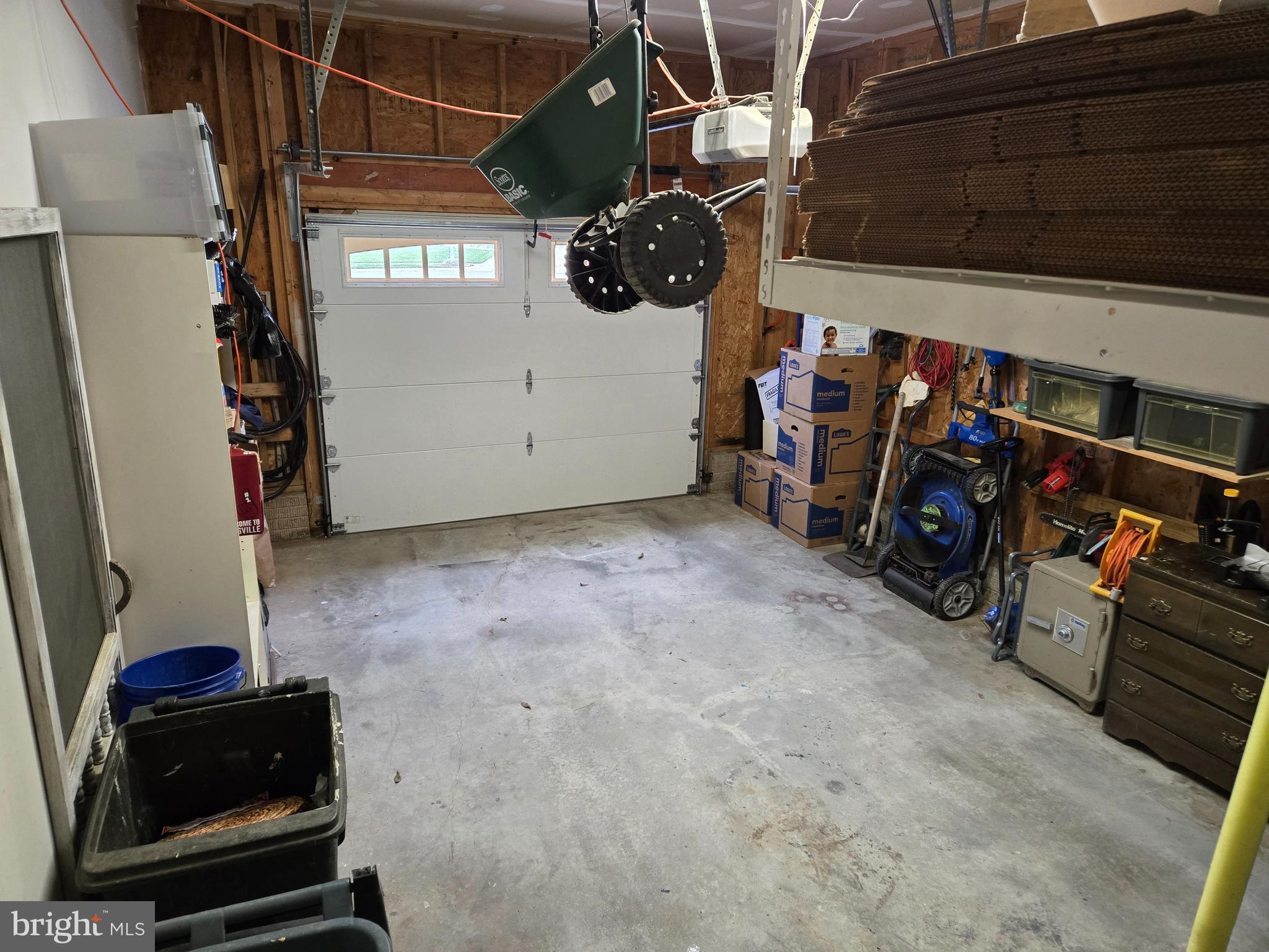 CONSTANT FRIENDSHIP - Residential