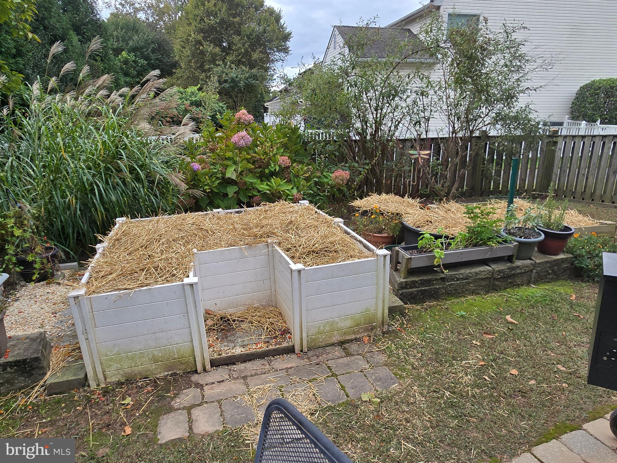 CONSTANT FRIENDSHIP - Residential