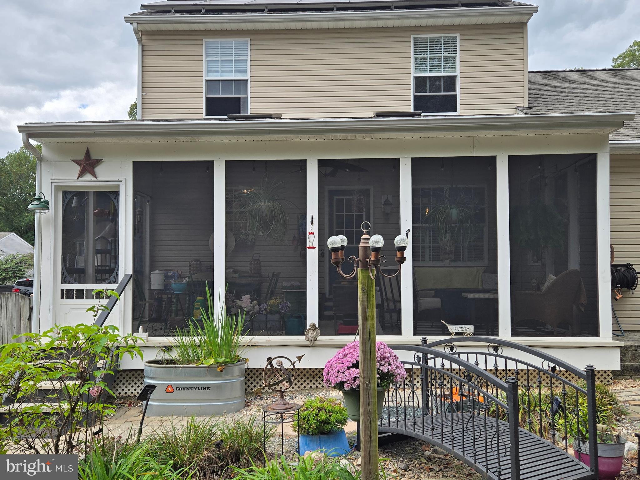 CONSTANT FRIENDSHIP - Residential