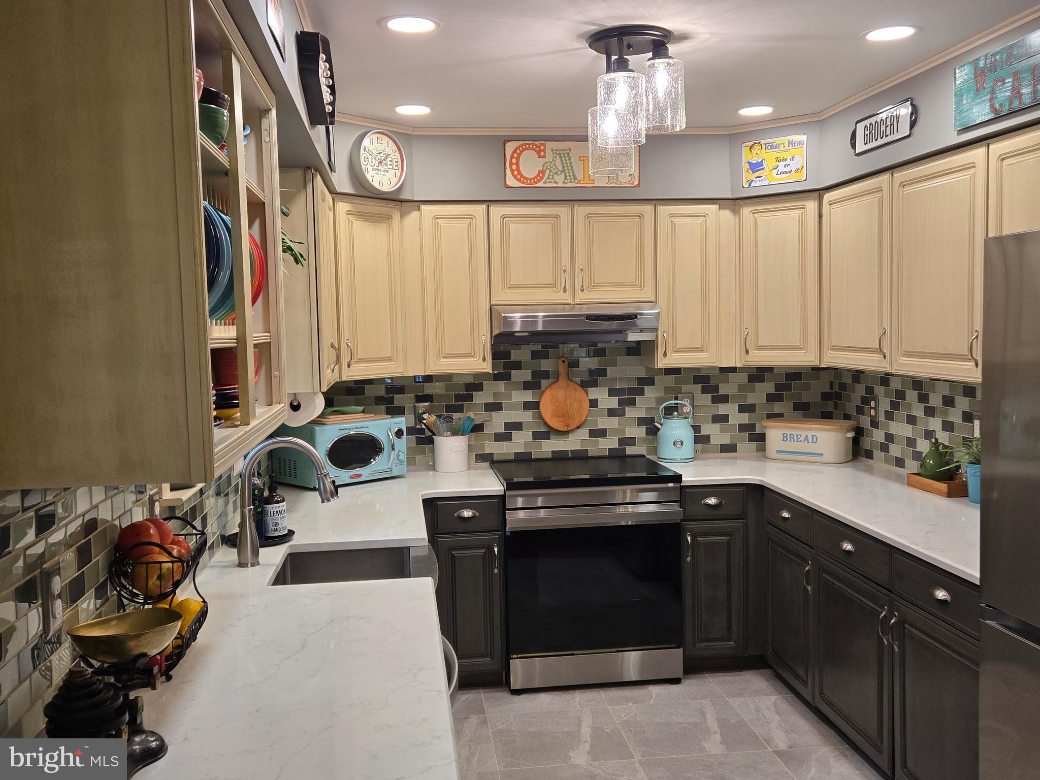 CONSTANT FRIENDSHIP - Residential