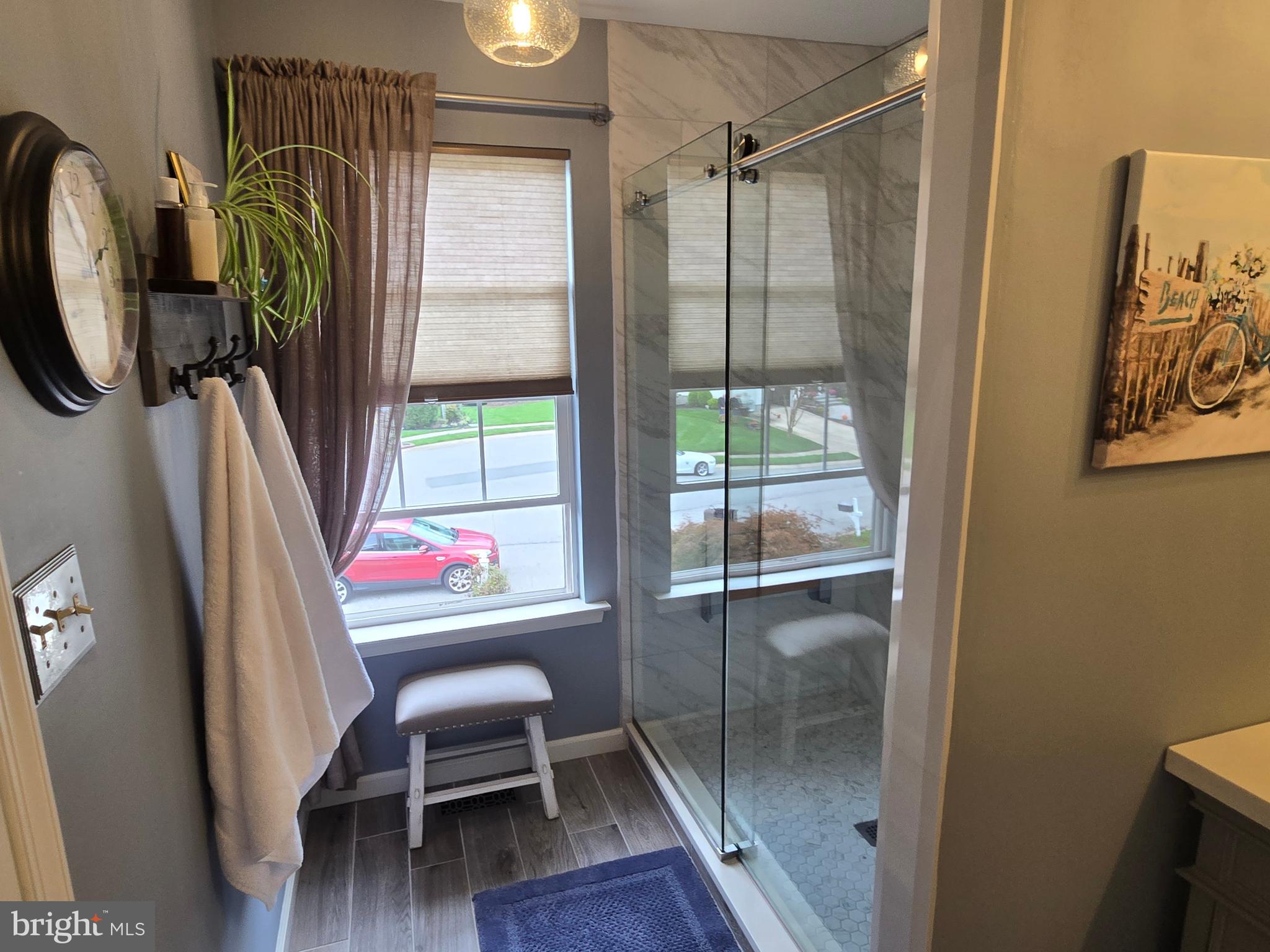 CONSTANT FRIENDSHIP - Residential