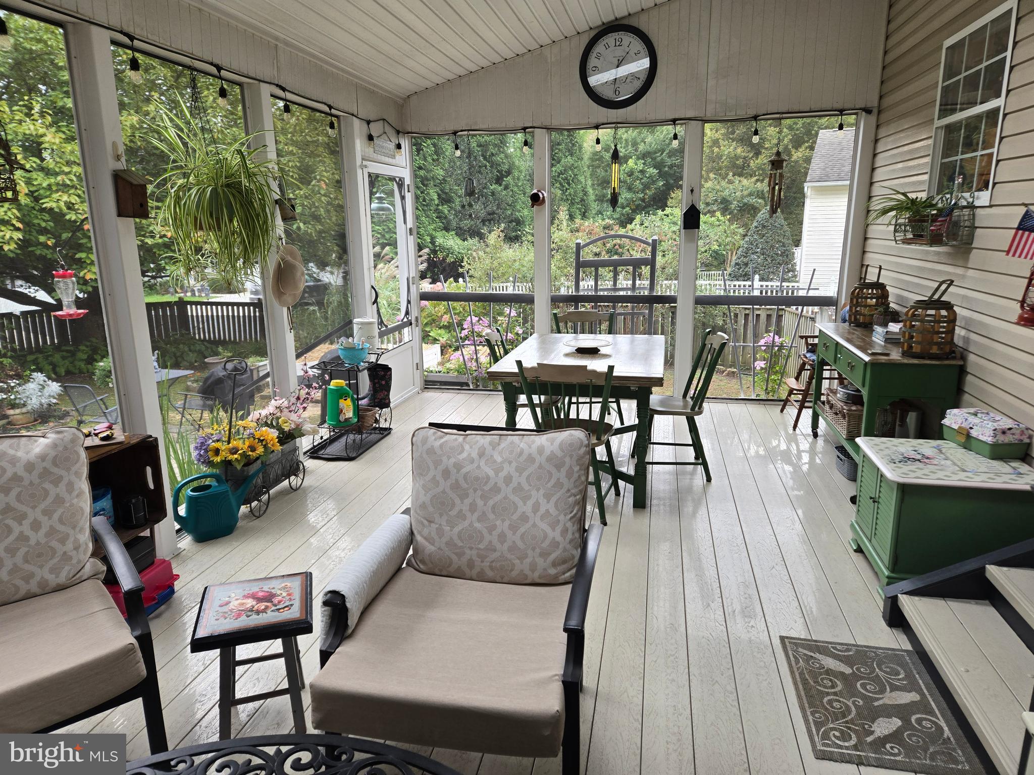 CONSTANT FRIENDSHIP - Residential