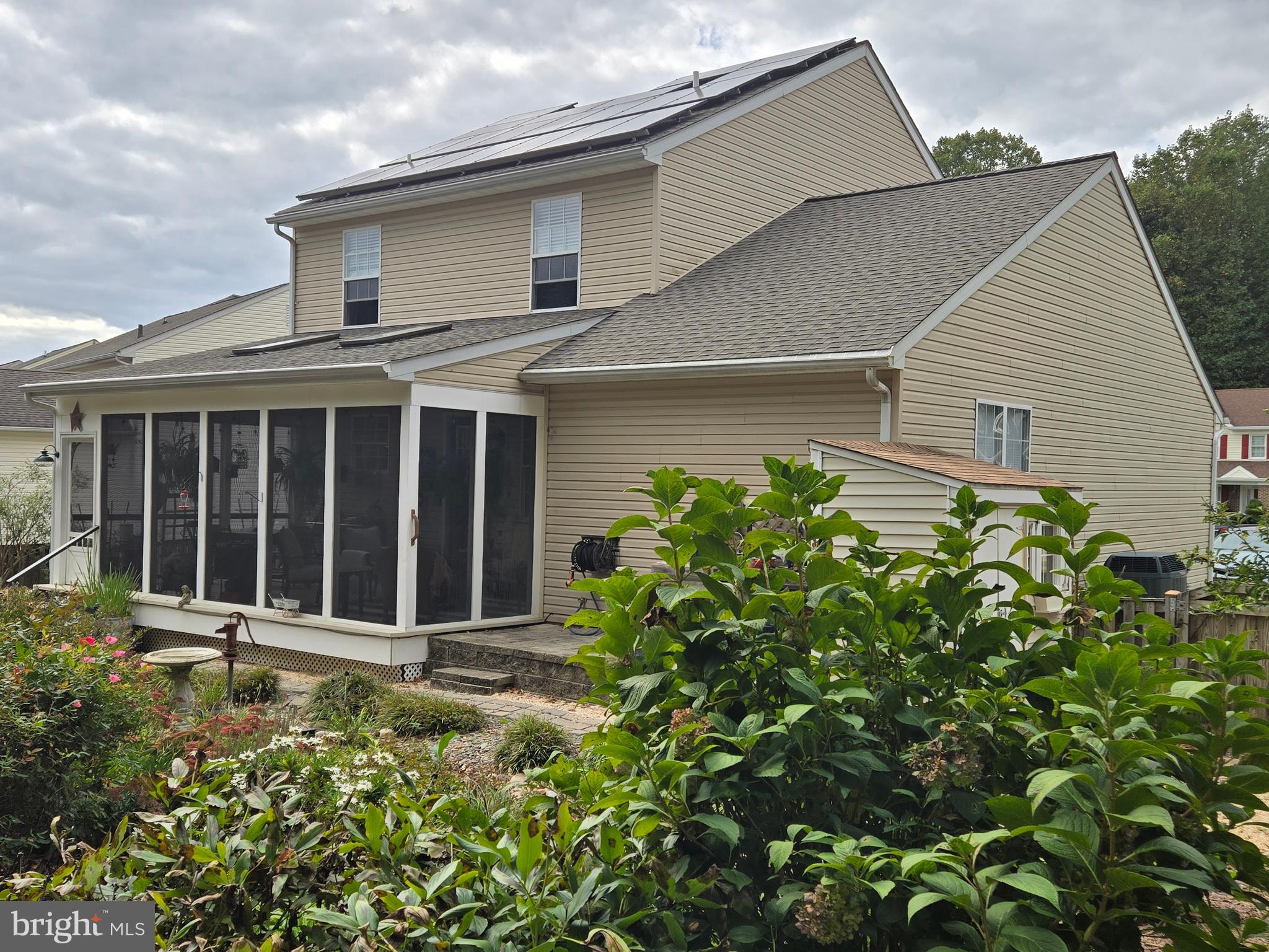 CONSTANT FRIENDSHIP - Residential