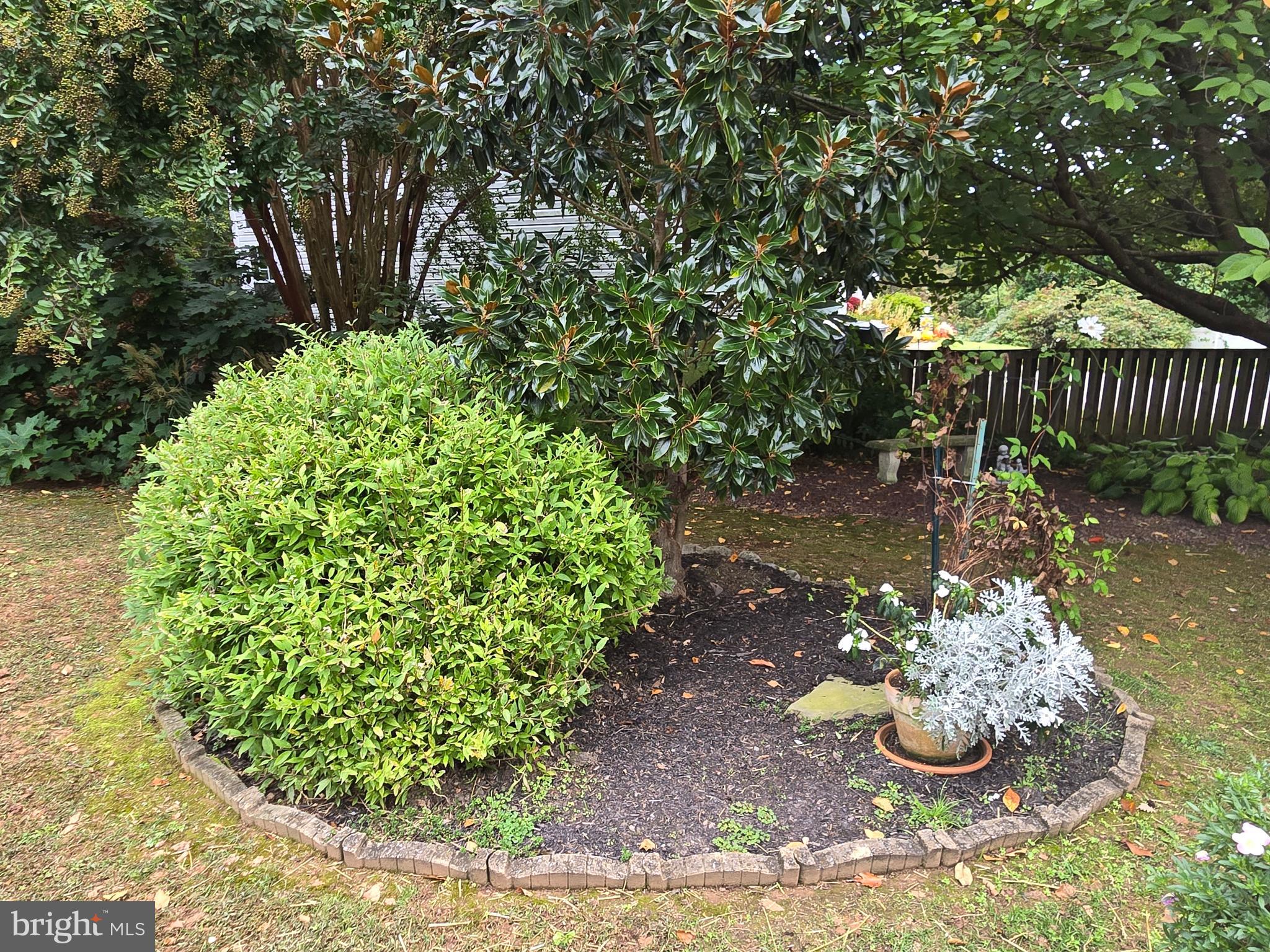 CONSTANT FRIENDSHIP - Residential