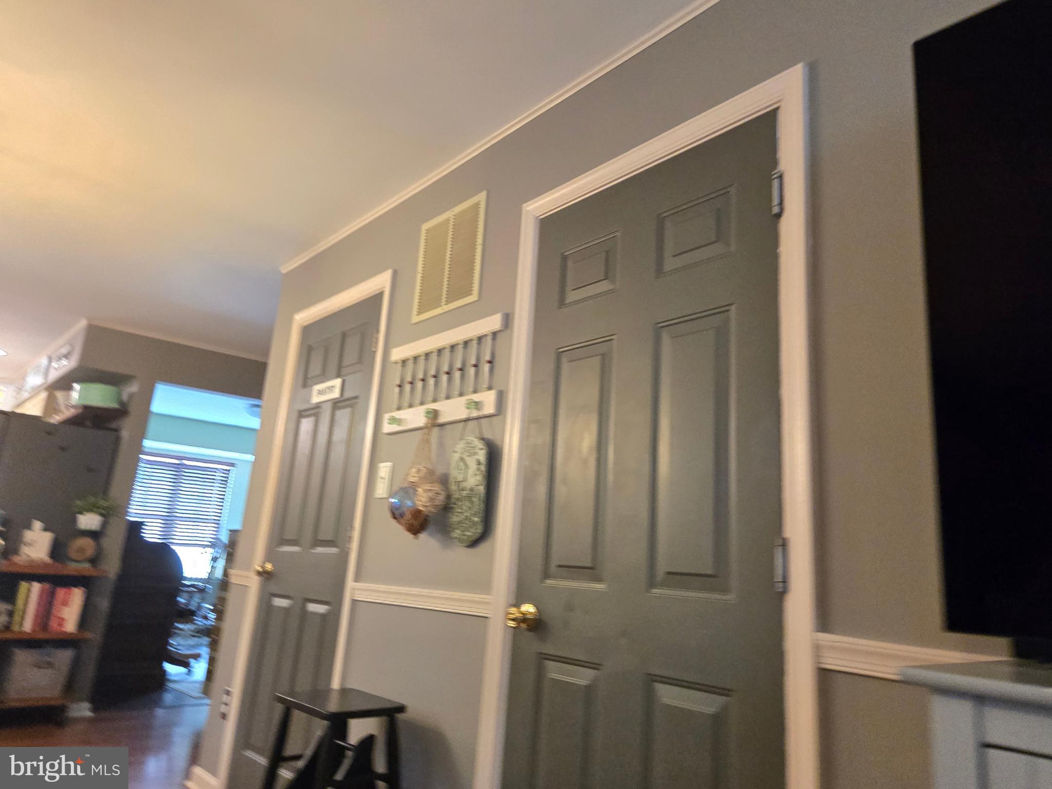 CONSTANT FRIENDSHIP - Residential