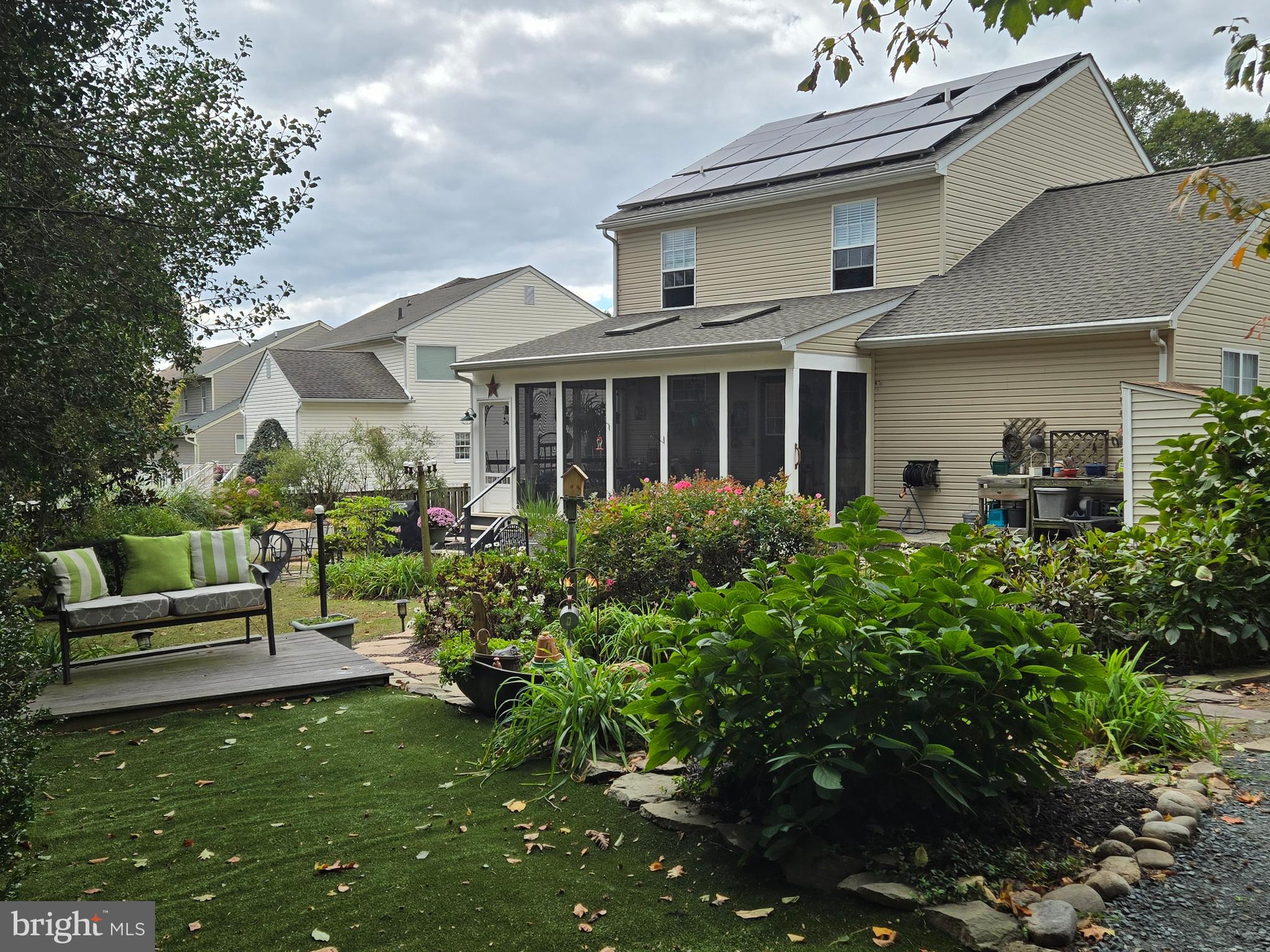 CONSTANT FRIENDSHIP - Residential