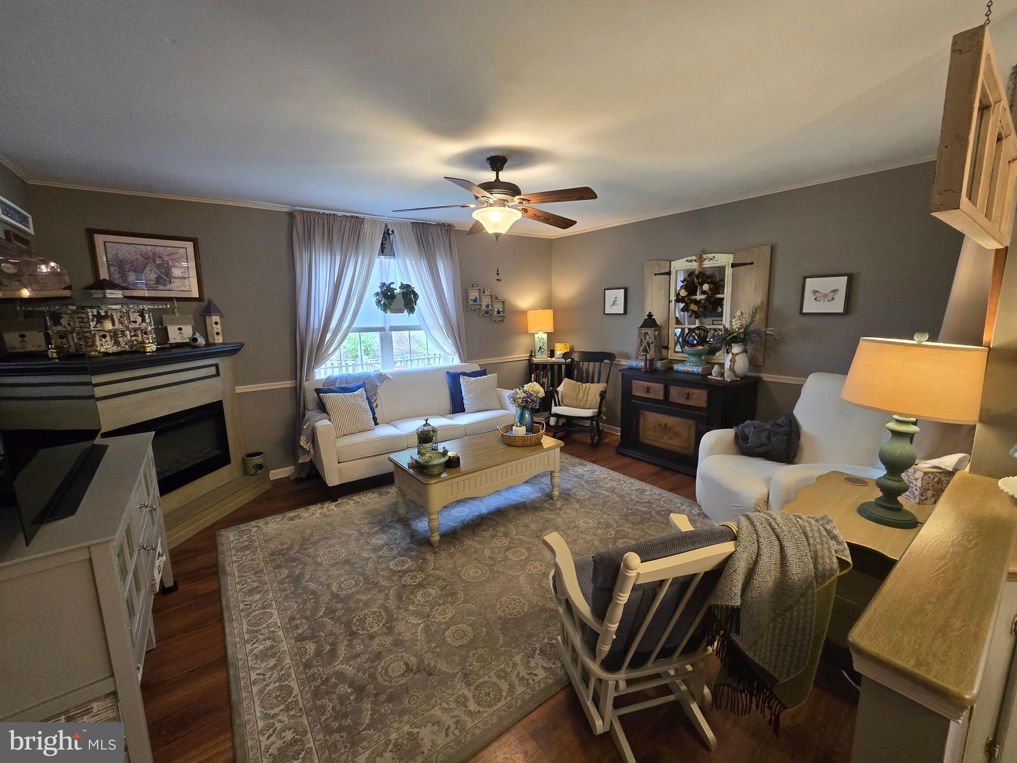 CONSTANT FRIENDSHIP - Residential