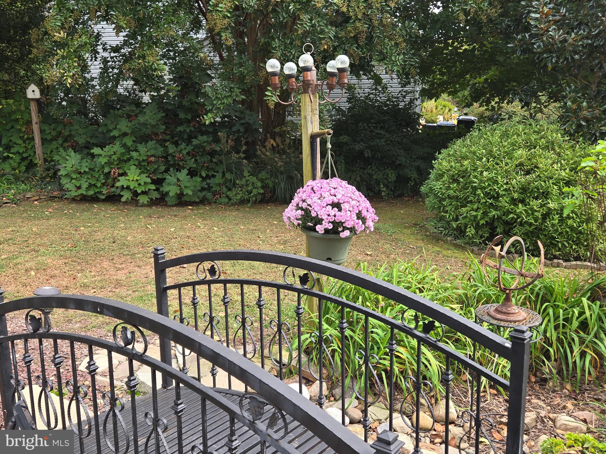 CONSTANT FRIENDSHIP - Residential