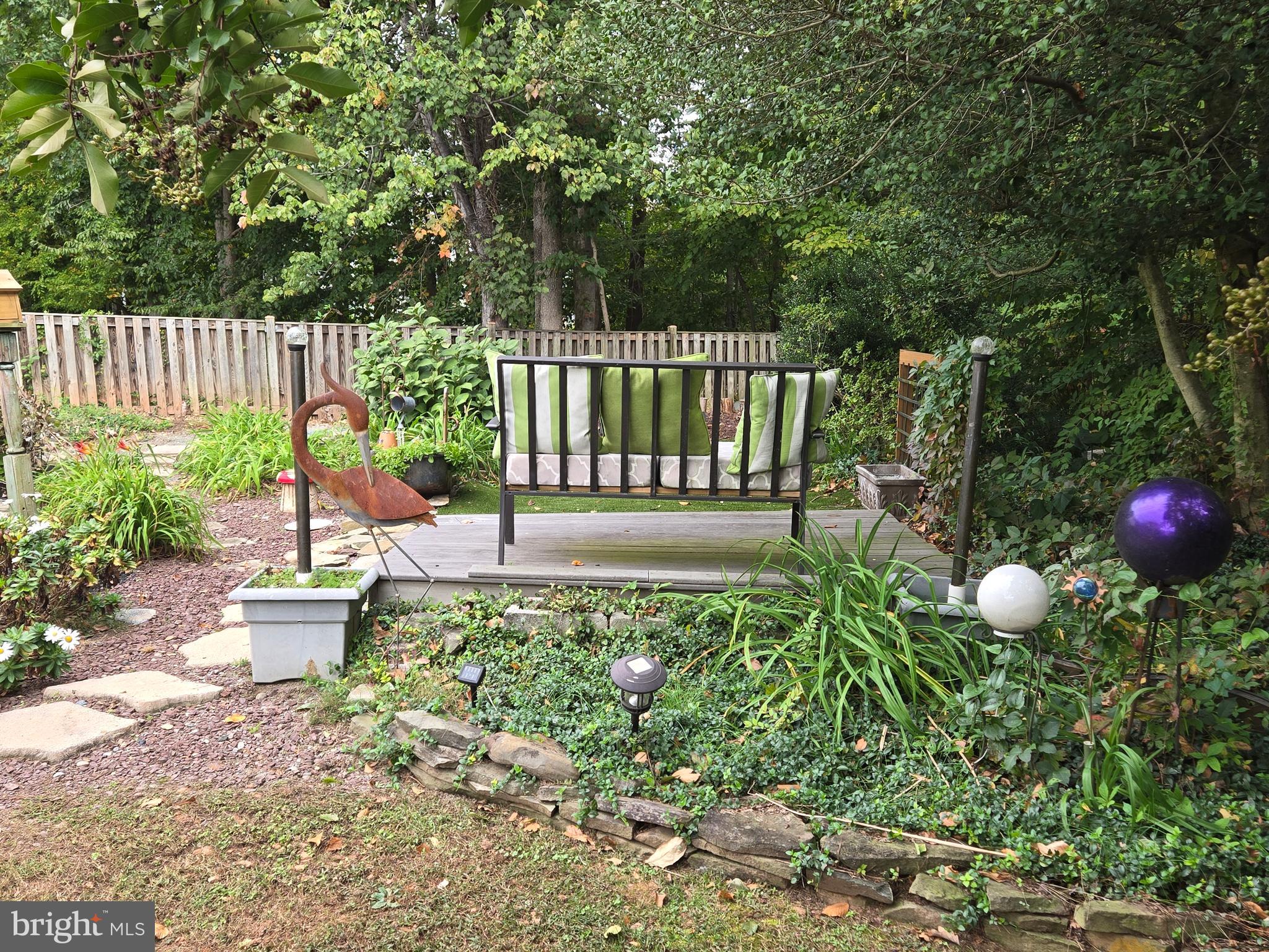 CONSTANT FRIENDSHIP - Residential