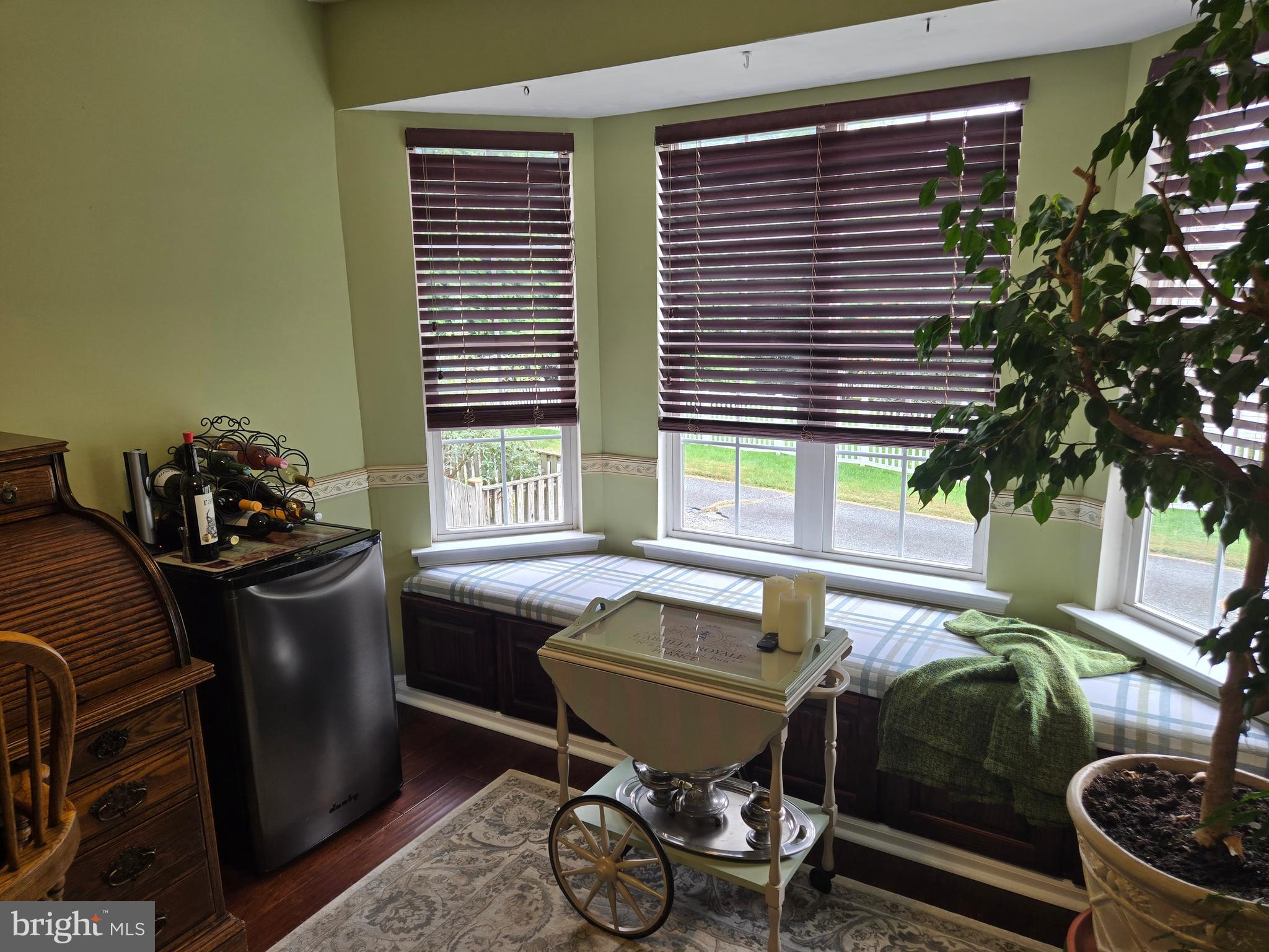 CONSTANT FRIENDSHIP - Residential