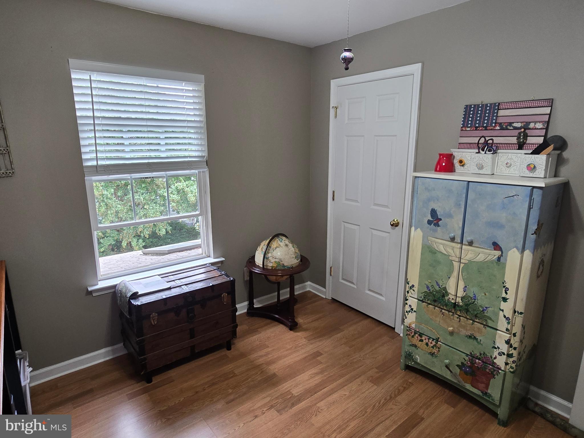 CONSTANT FRIENDSHIP - Residential