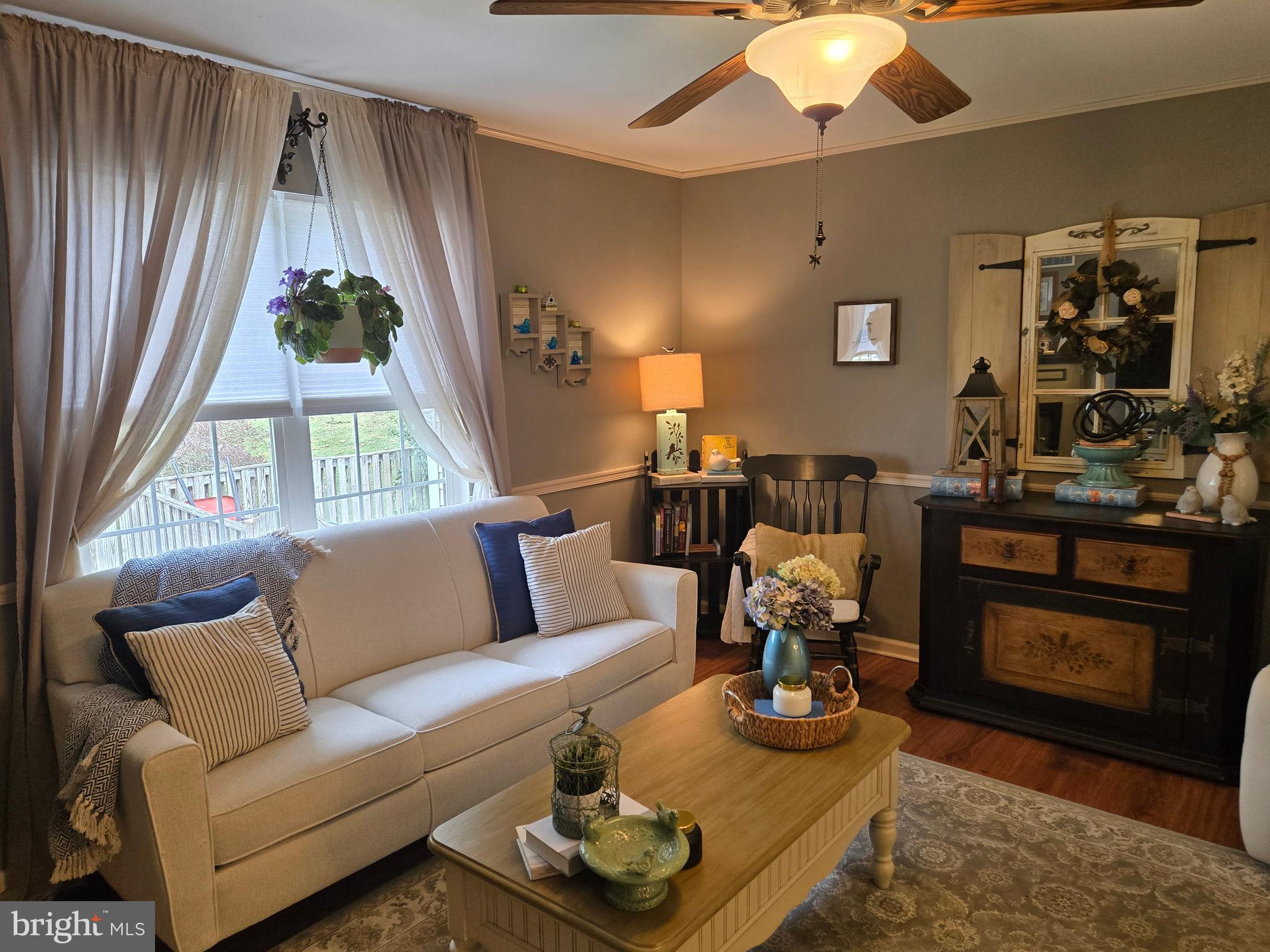 CONSTANT FRIENDSHIP - Residential