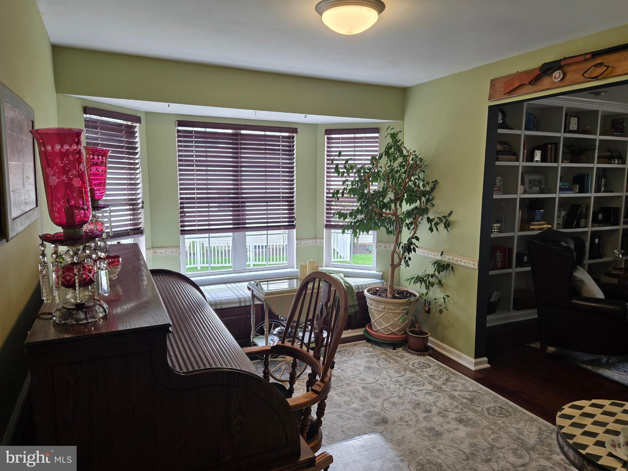 CONSTANT FRIENDSHIP - Residential