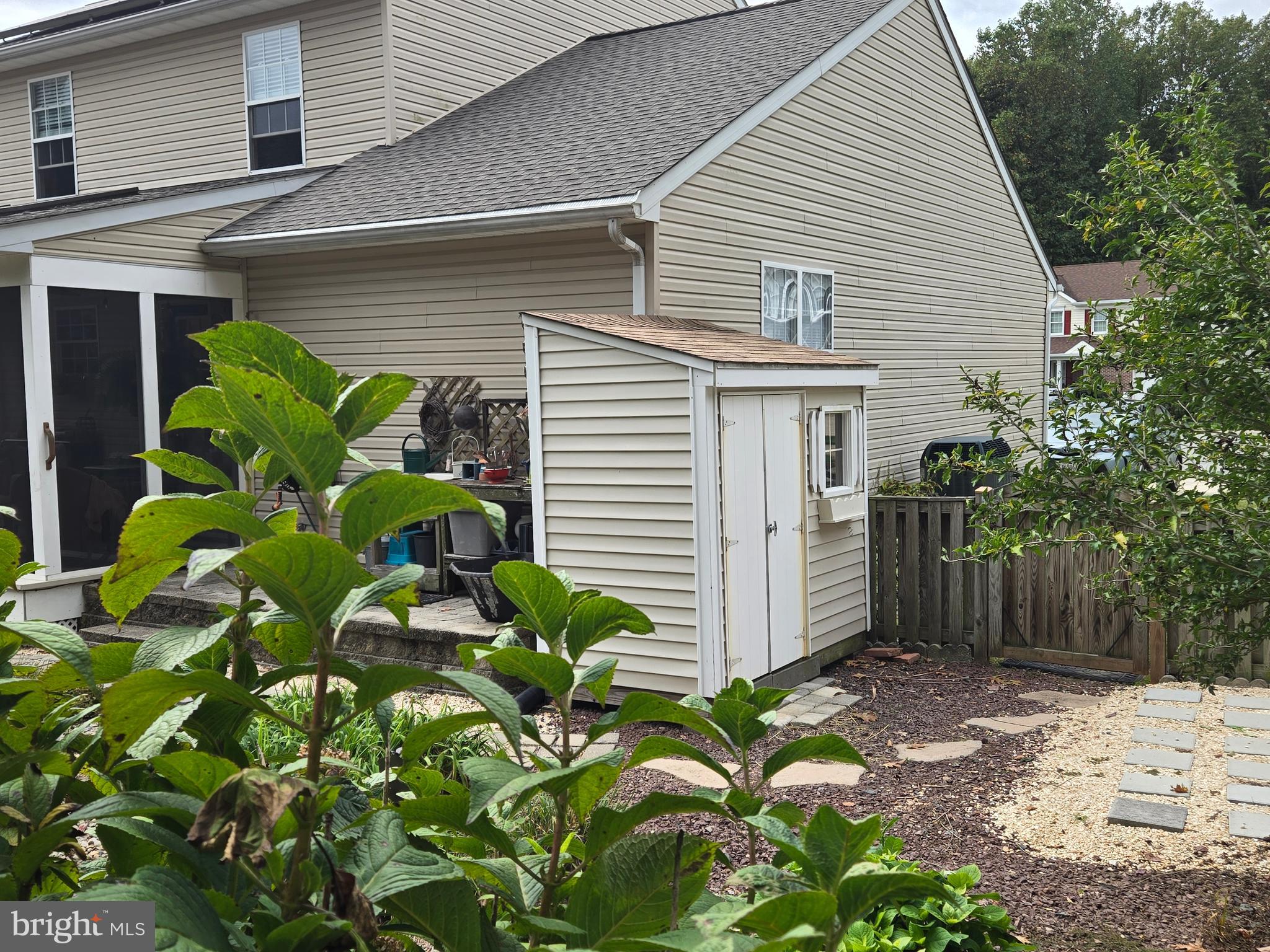 CONSTANT FRIENDSHIP - Residential